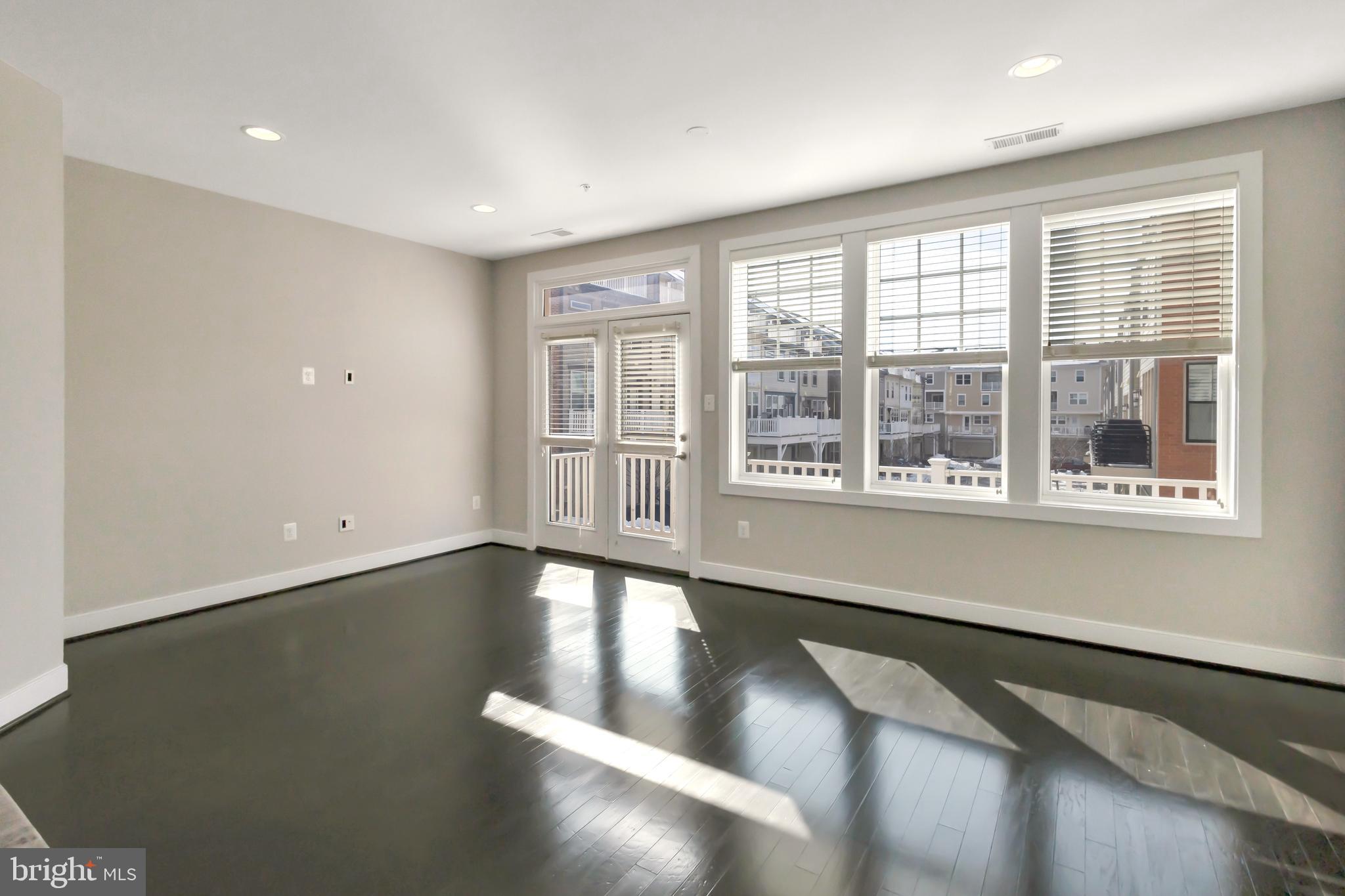 CROWN FARM - Residential