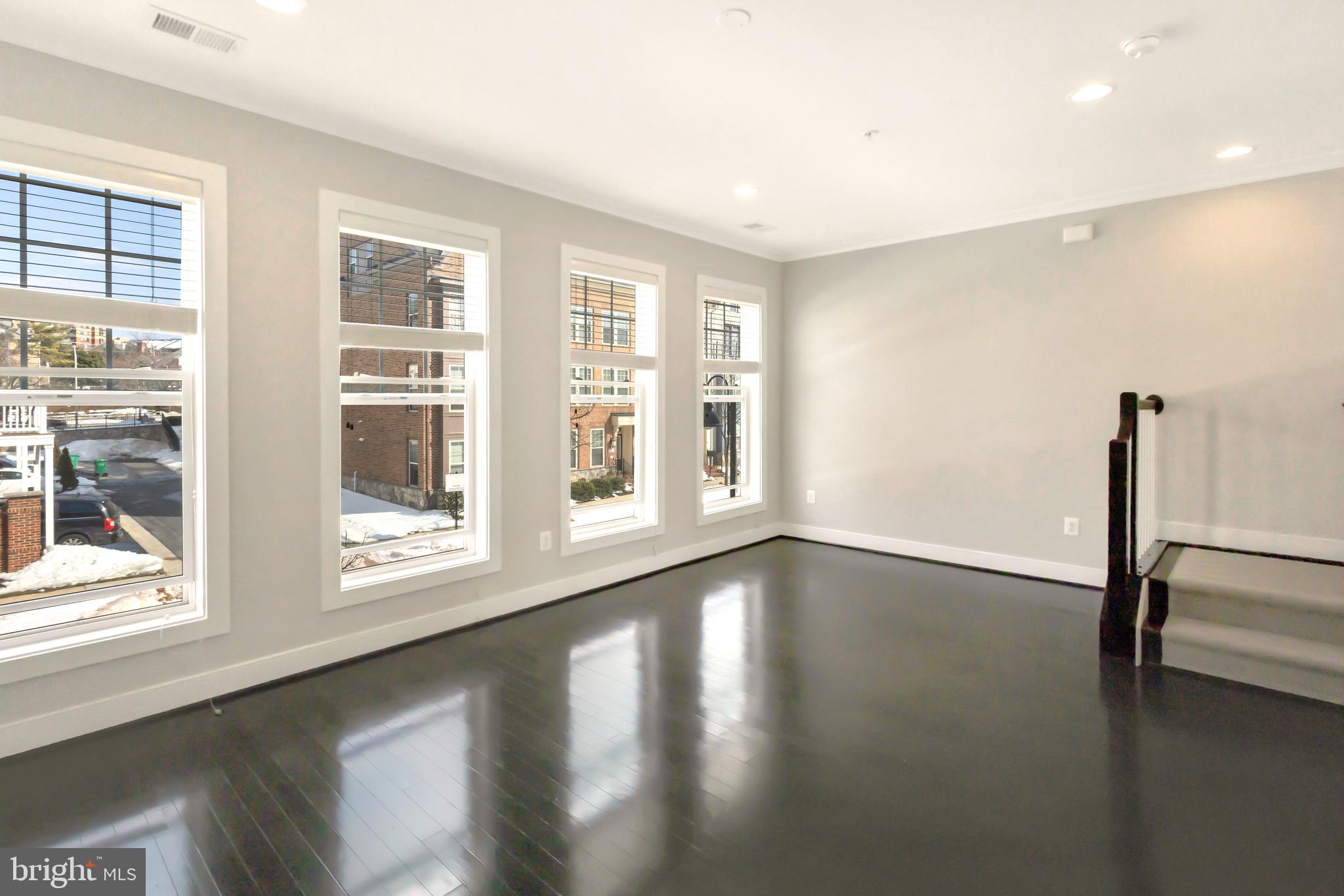 CROWN FARM - Residential