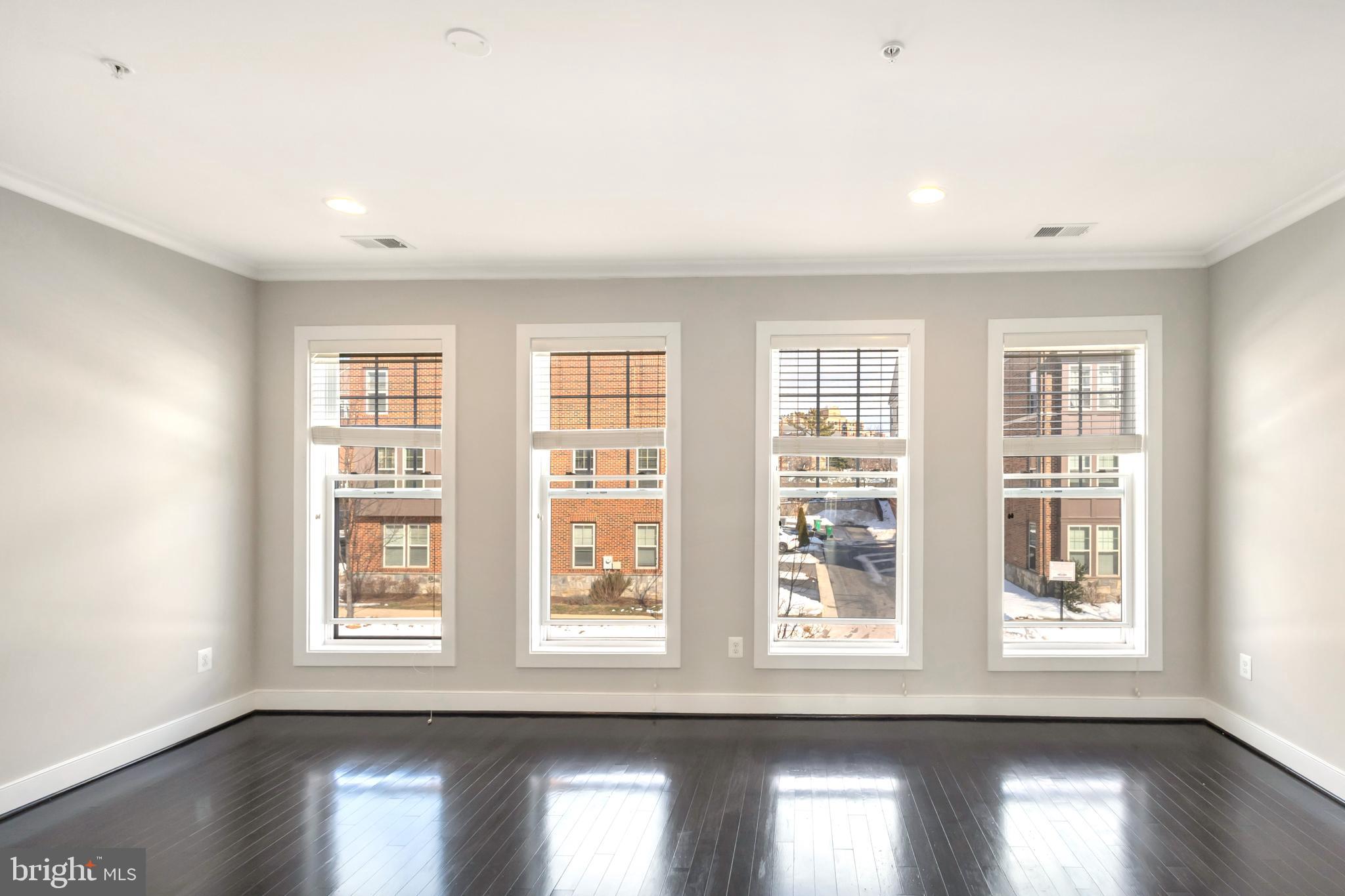 CROWN FARM - Residential