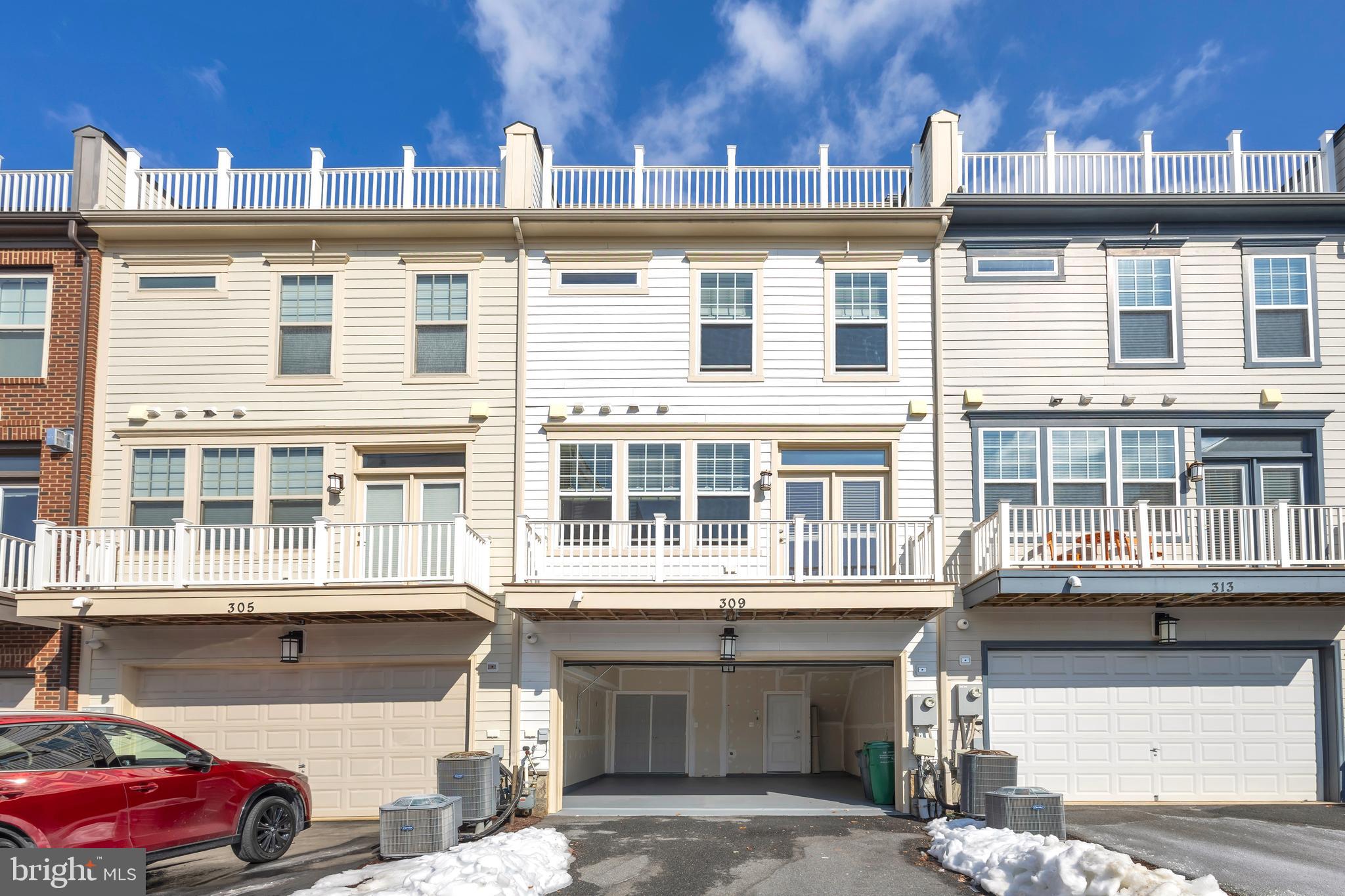 CROWN FARM - Residential