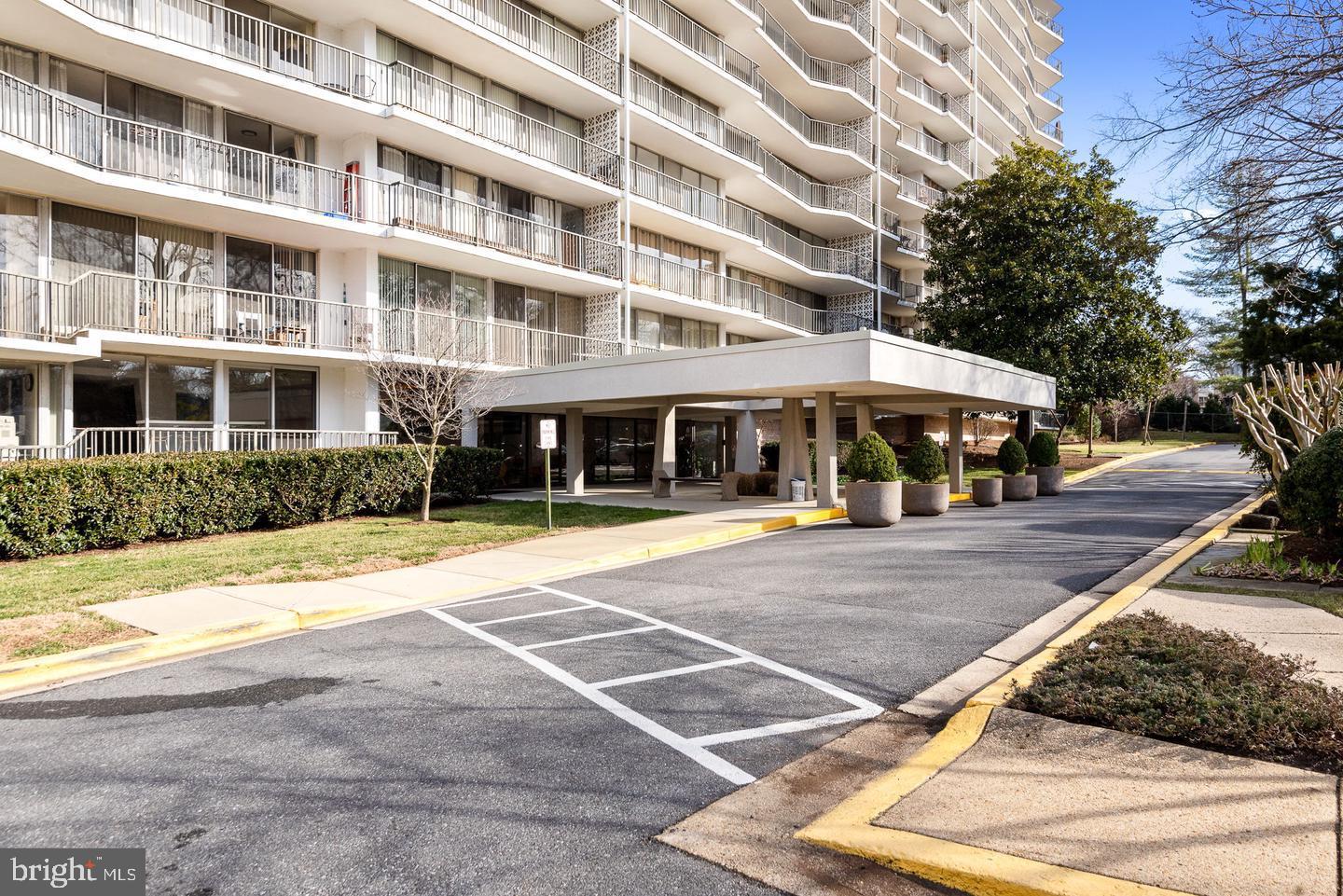 3333 UNIVERSITY BOULEVARD W 604