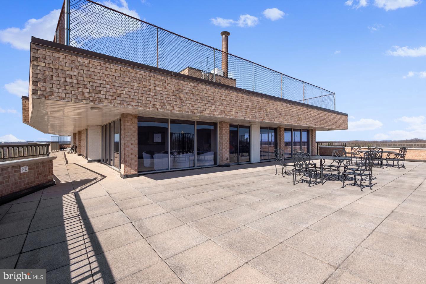 KENSINGTON - Residential Lease