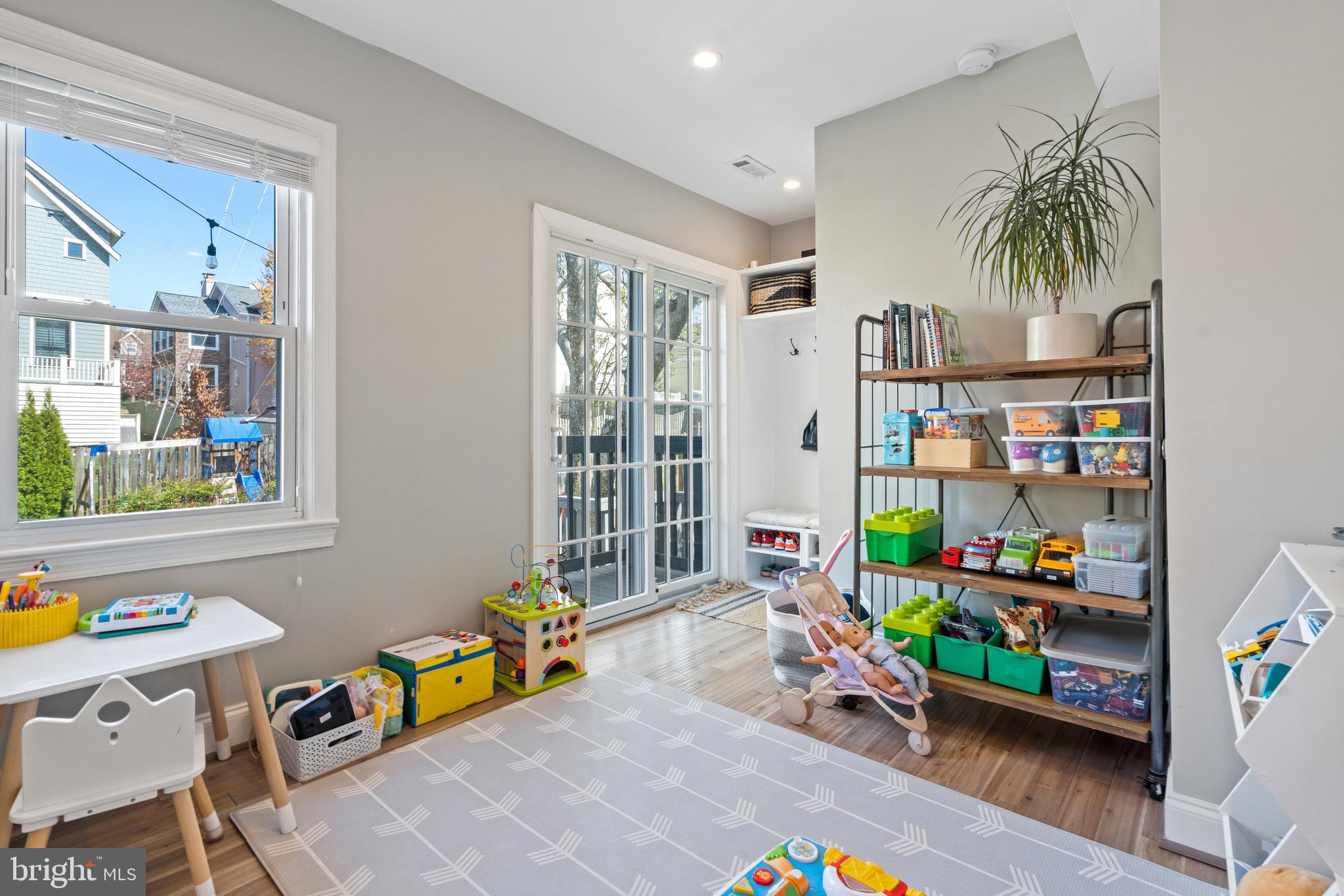 YORKTOWN - Residential