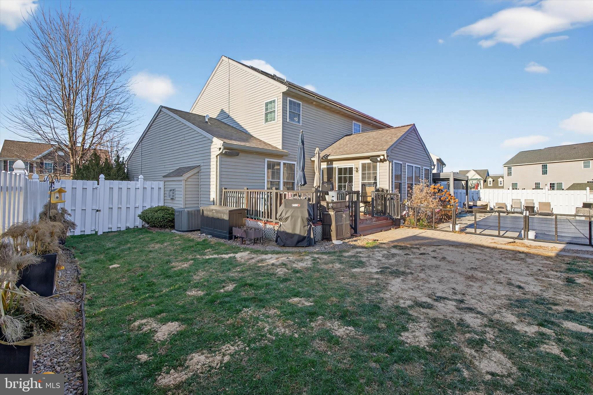 LINCOLNS MEADOW - Residential