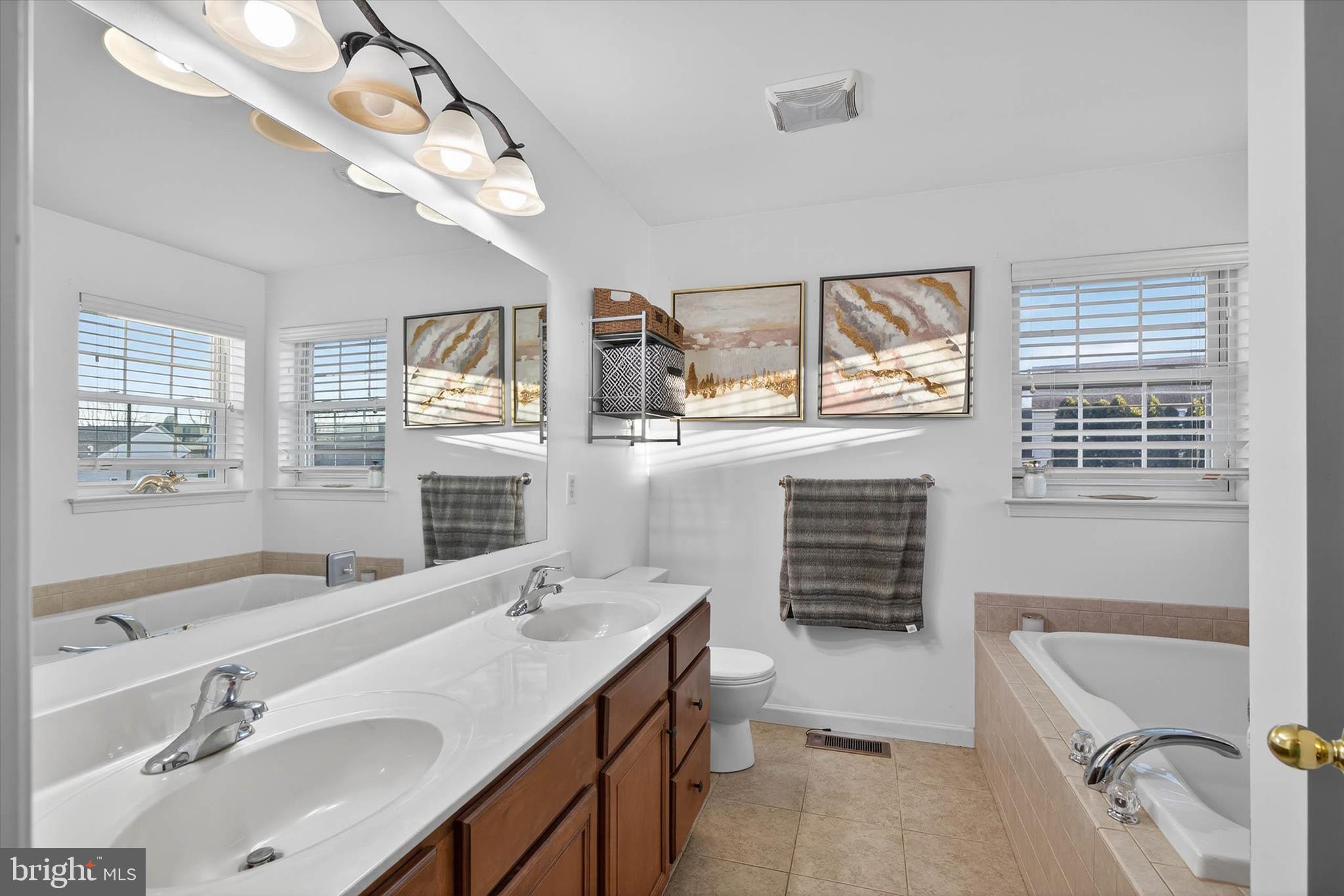 LINCOLNS MEADOW - Residential