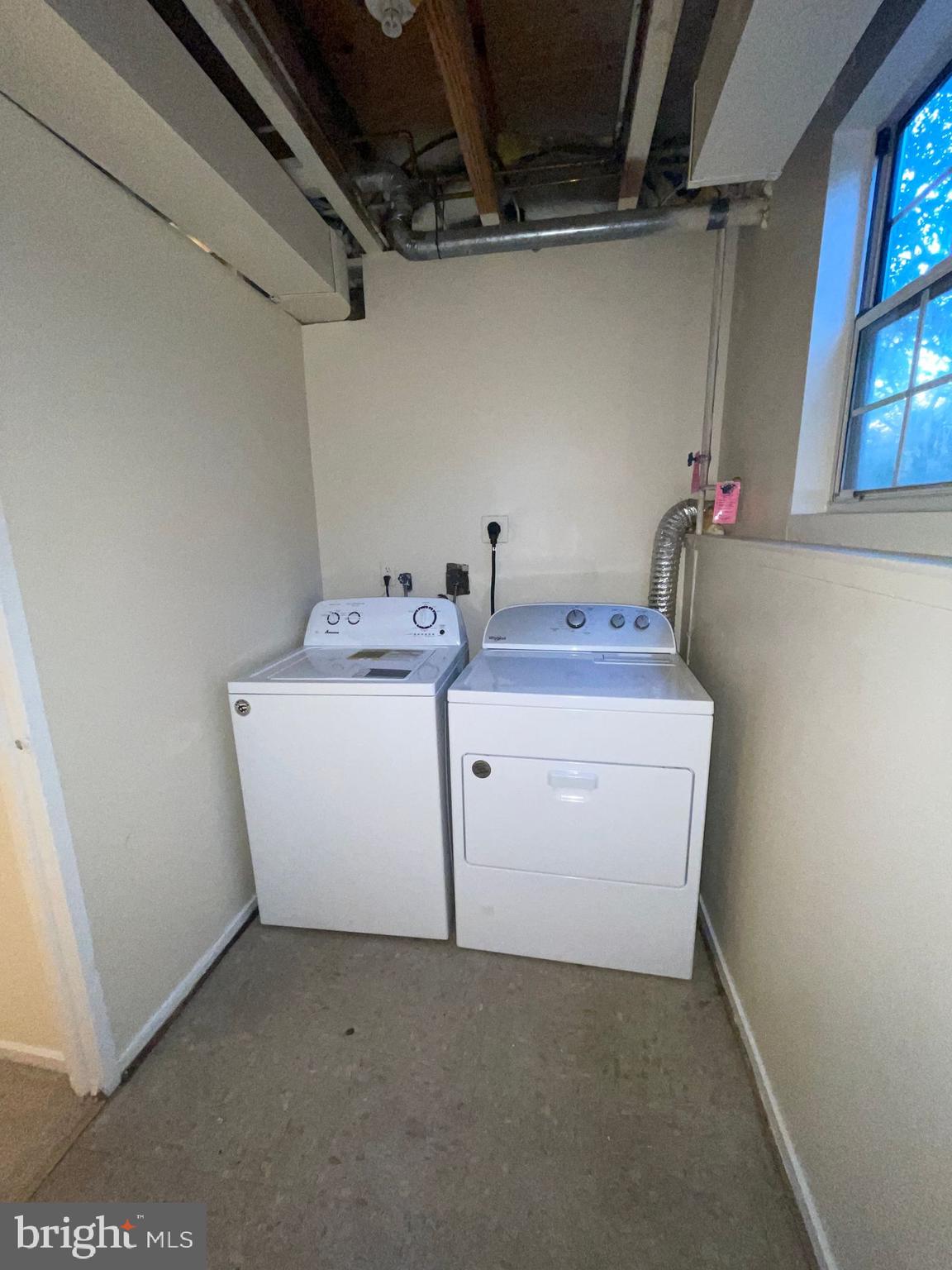 HUNTERS SQUARE - Residential Lease