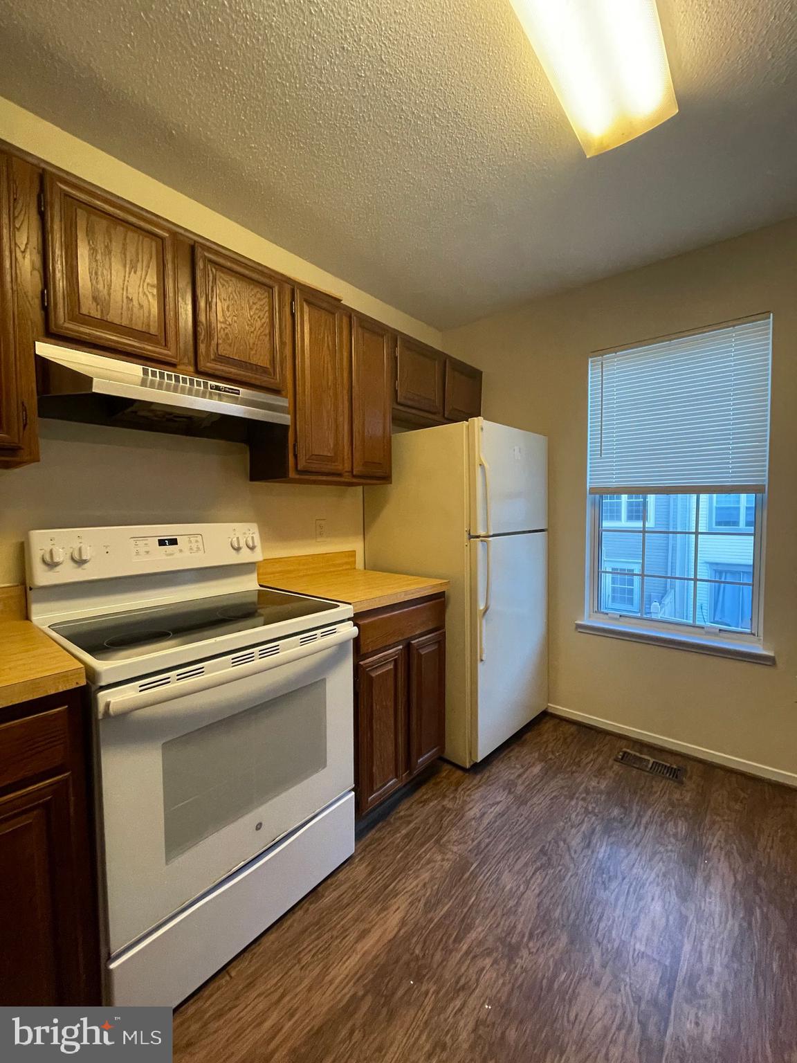 HUNTERS SQUARE - Residential Lease