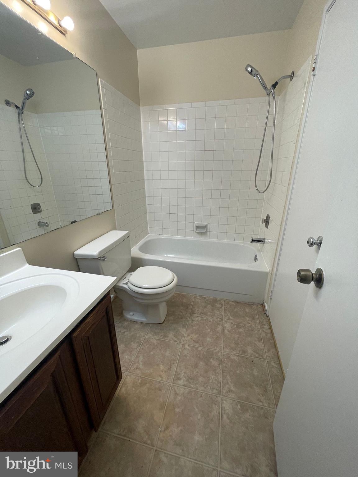 HUNTERS SQUARE - Residential Lease