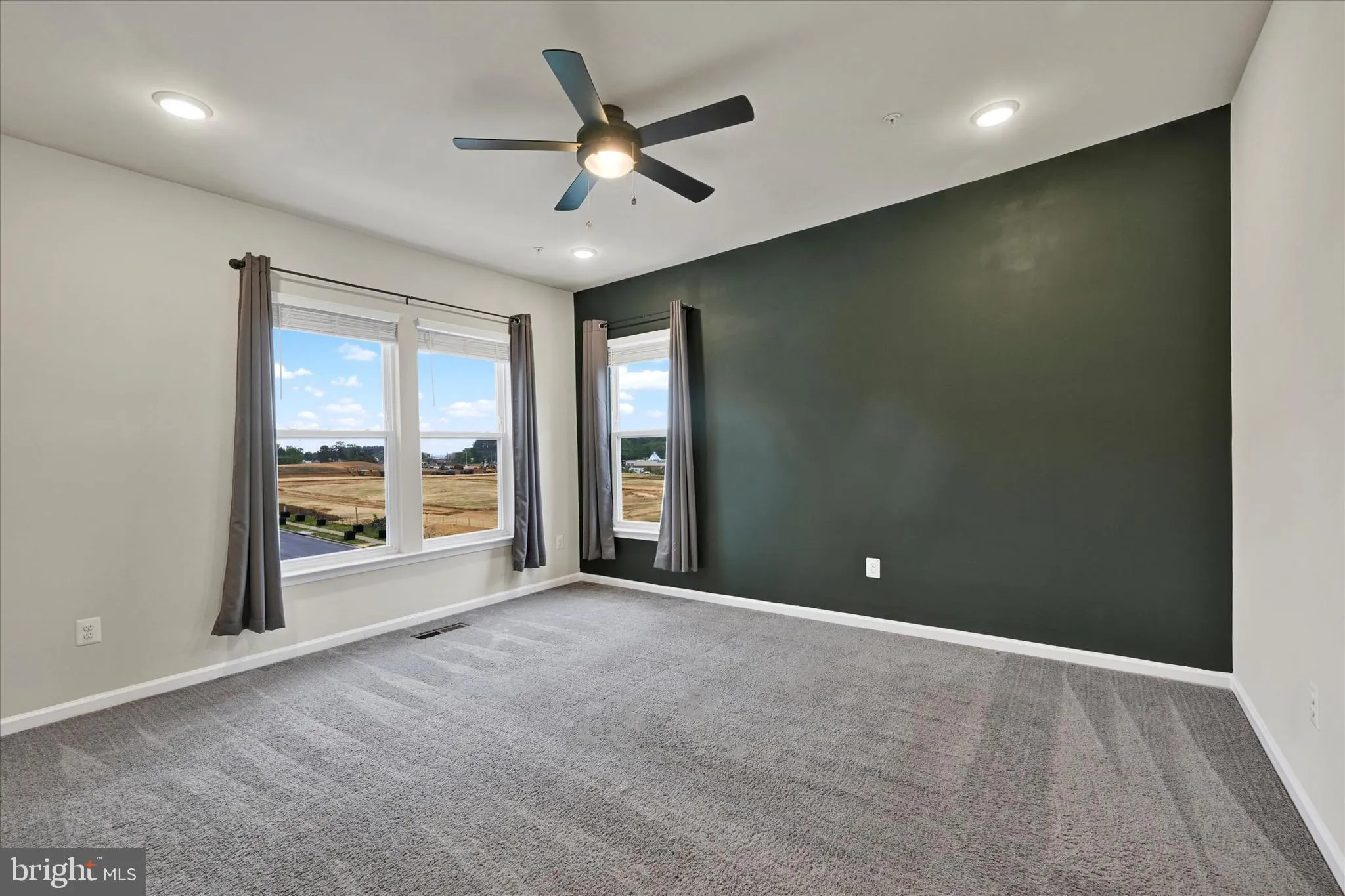 Hanover, Maryland 21076, United States, 4 Bedrooms Bedrooms, ,4 BathroomsBathrooms,Residential,Pending,121828