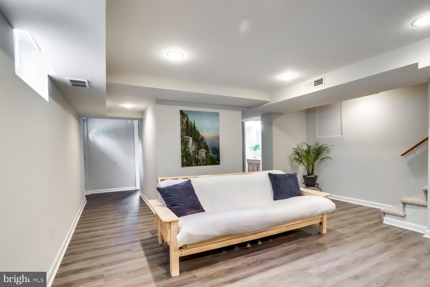 MONTICELLO PARK - Residential