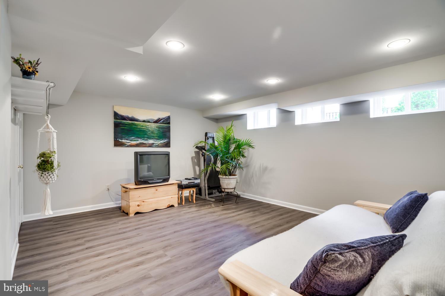 MONTICELLO PARK - Residential