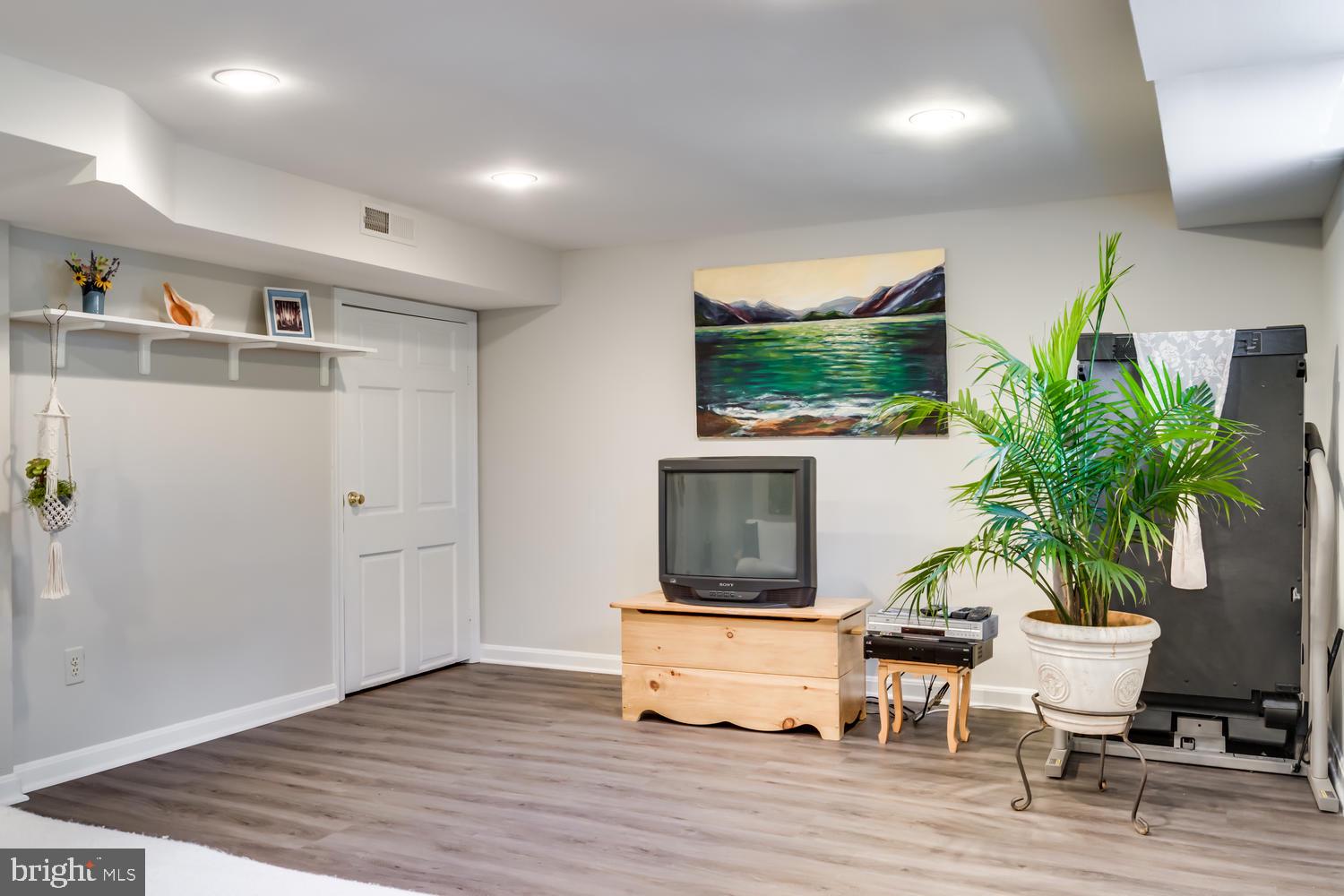 MONTICELLO PARK - Residential