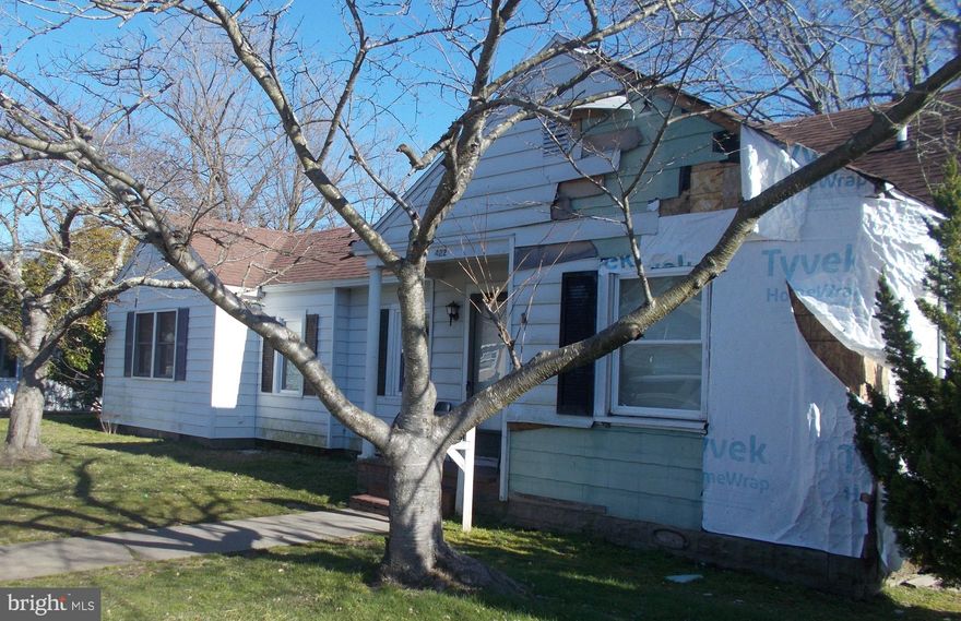 Cambridge - rehabbers delight!  3 BR, 2 bath home in need of love.  Nice floor plan with wood floors.
Large corner lot.  Fully fenced with rear porch and deck.  Roof appears to be in good condition.
Close to all down town  restaurants and happenings!
If you've got skills - this could be the place for you!