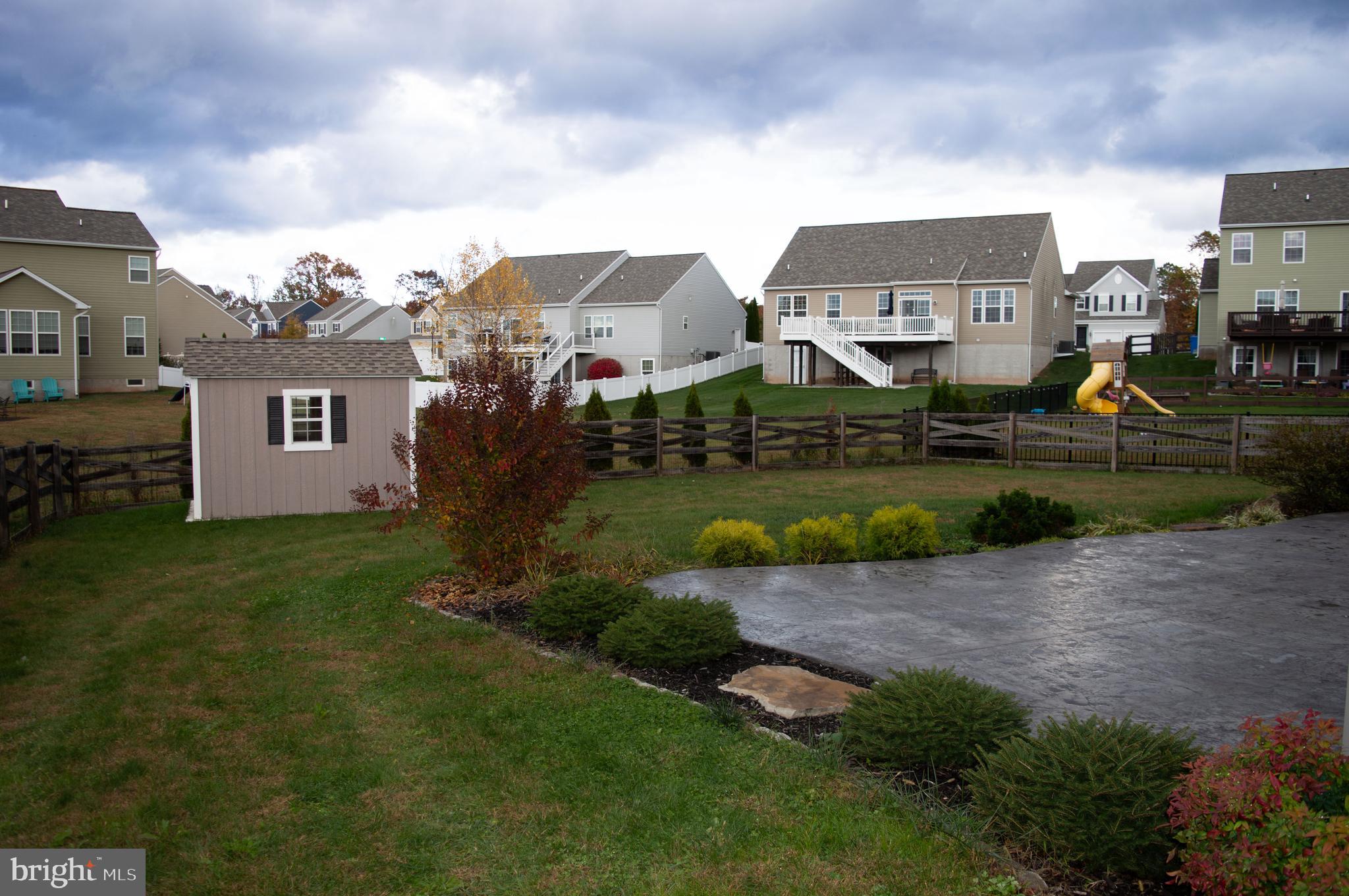 MEADOWBROOK - Residential