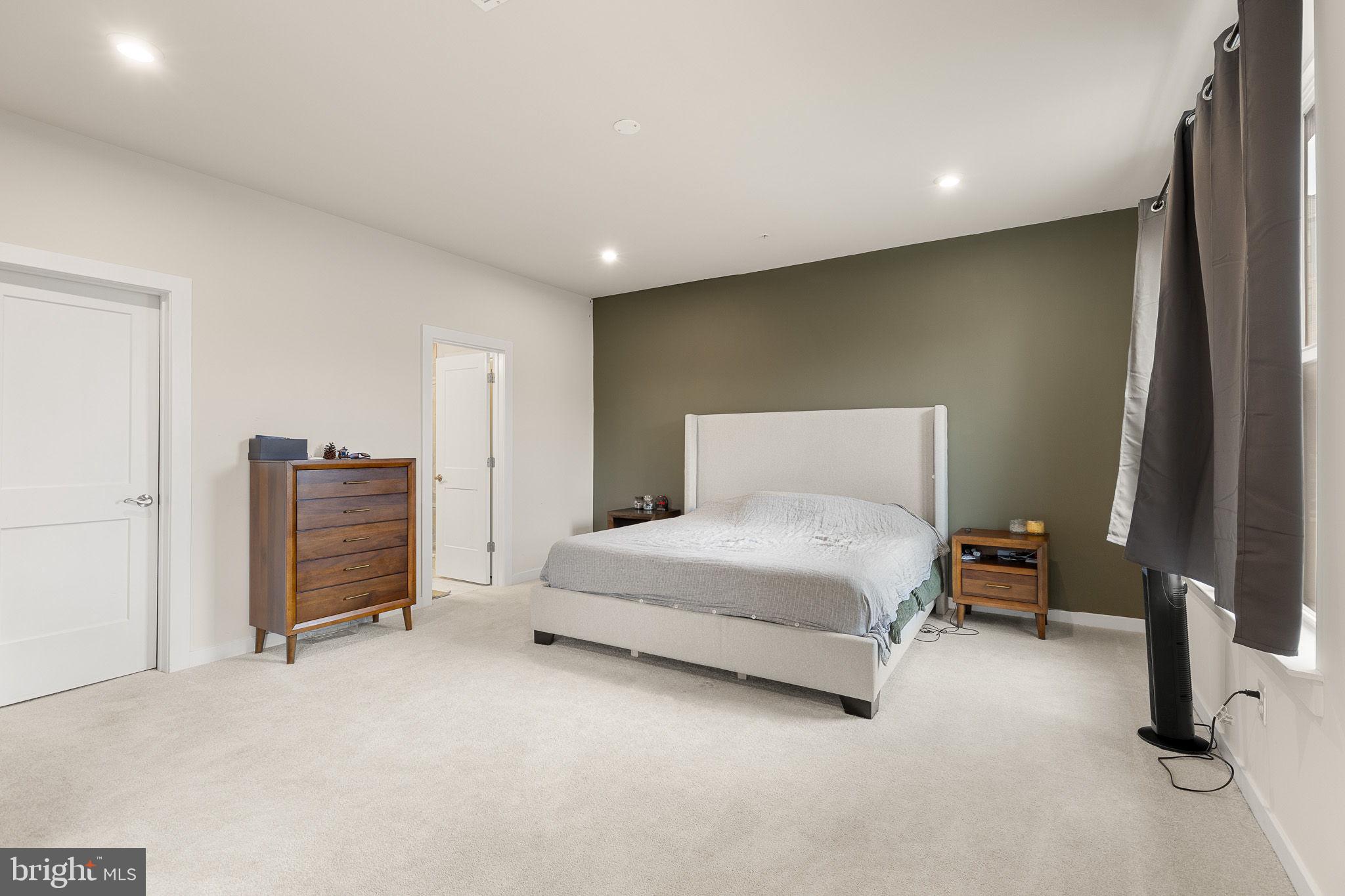 ASHBURN STATION - Residential