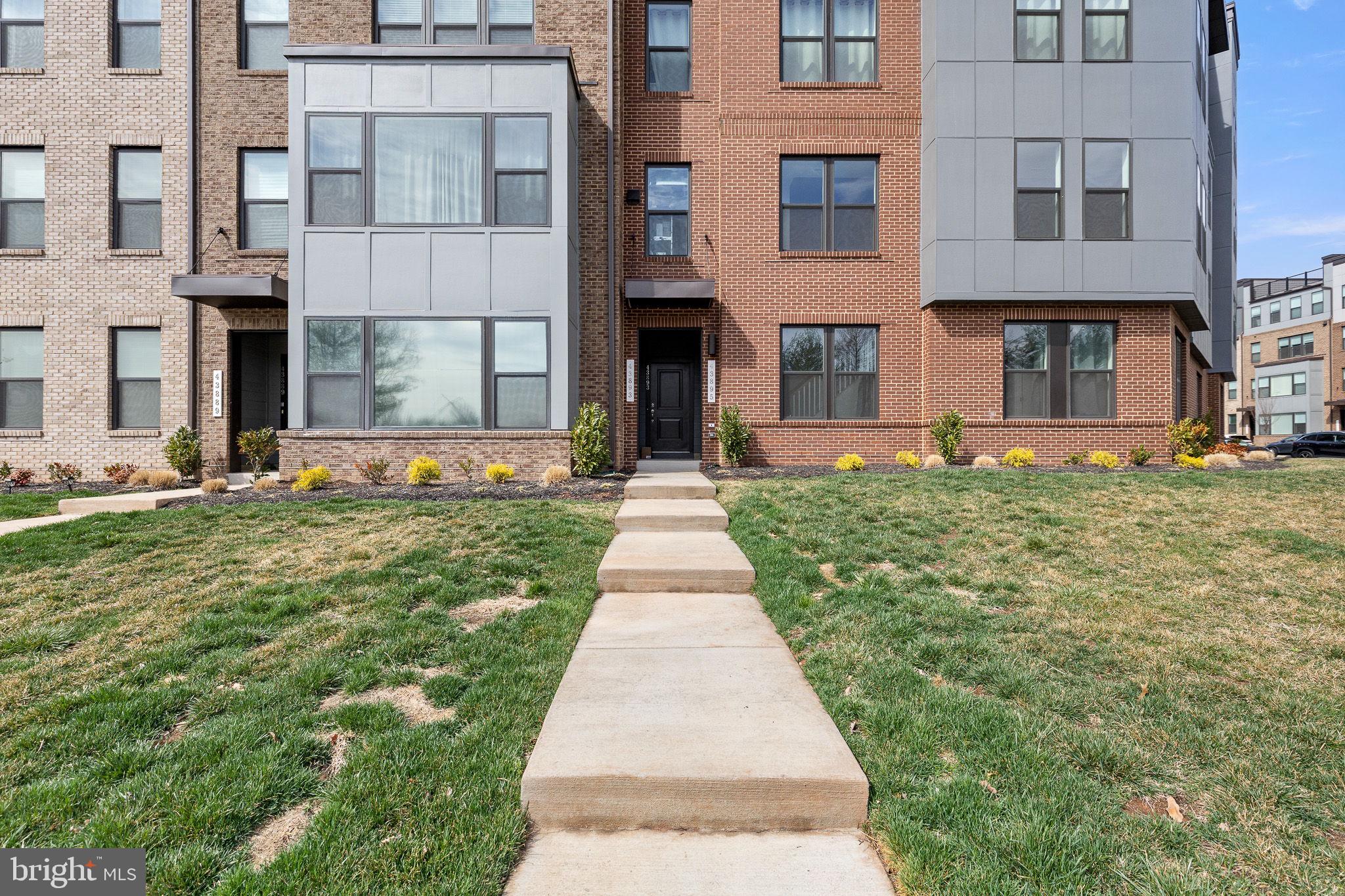 ASHBURN STATION - Residential