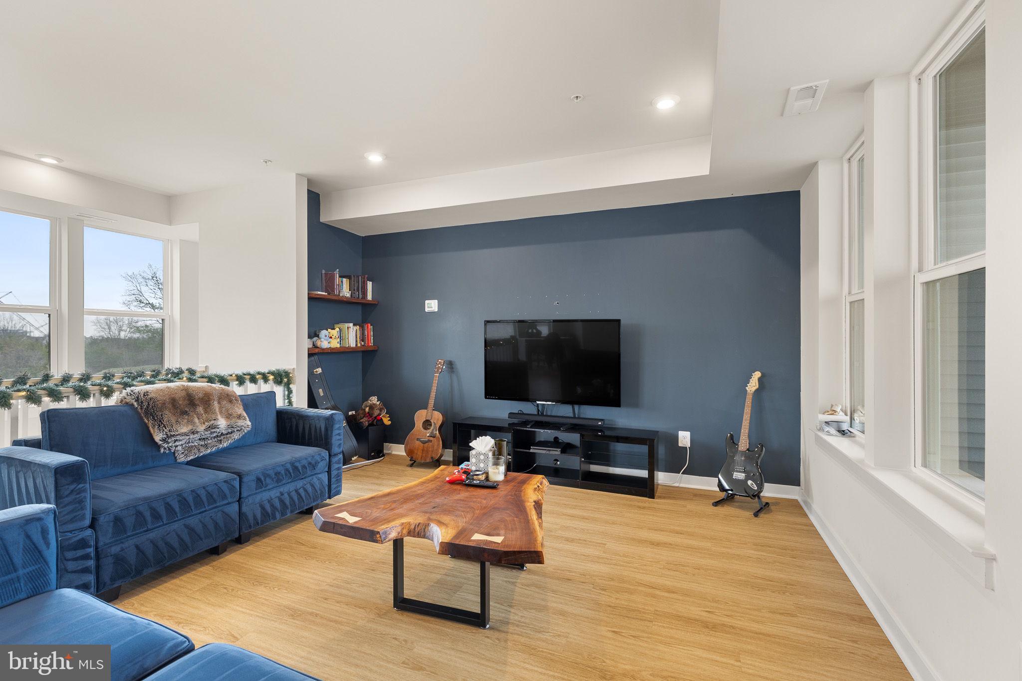 ASHBURN STATION - Residential