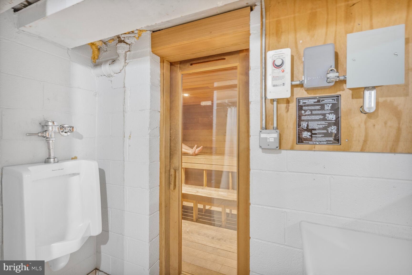 THE CARLTON - Residential