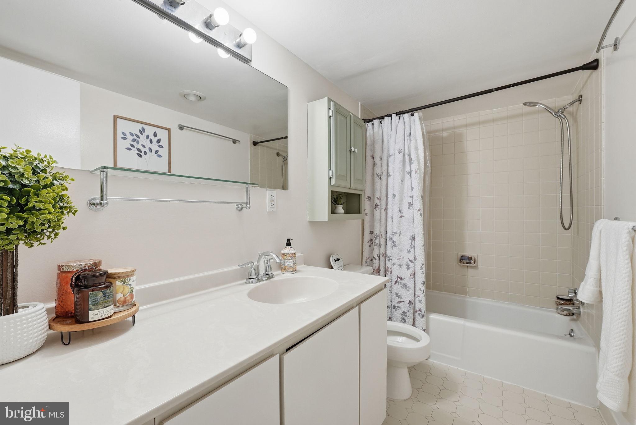 THE CARLTON - Residential