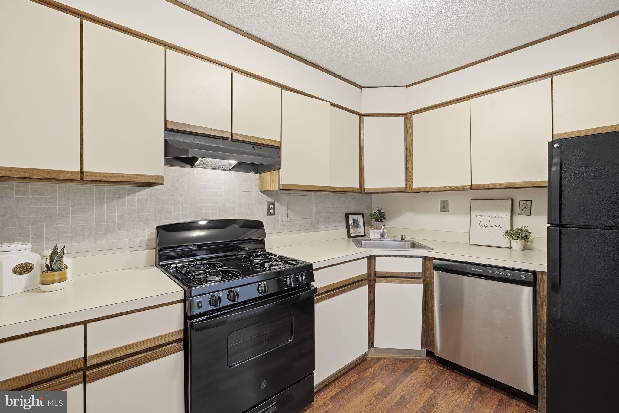 THE CARLTON - Residential