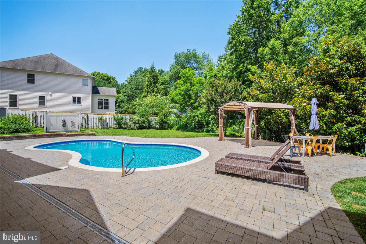 FAIR OAKS - Residential