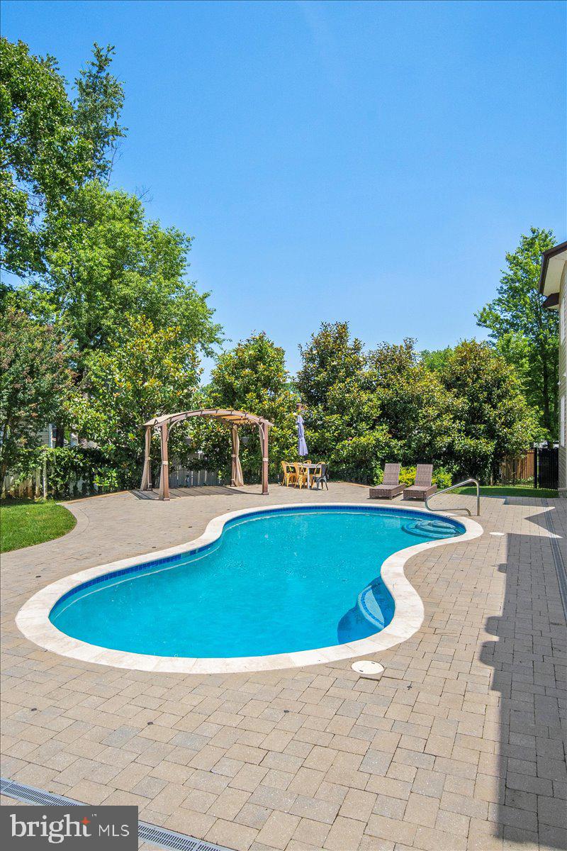 FAIR OAKS - Residential