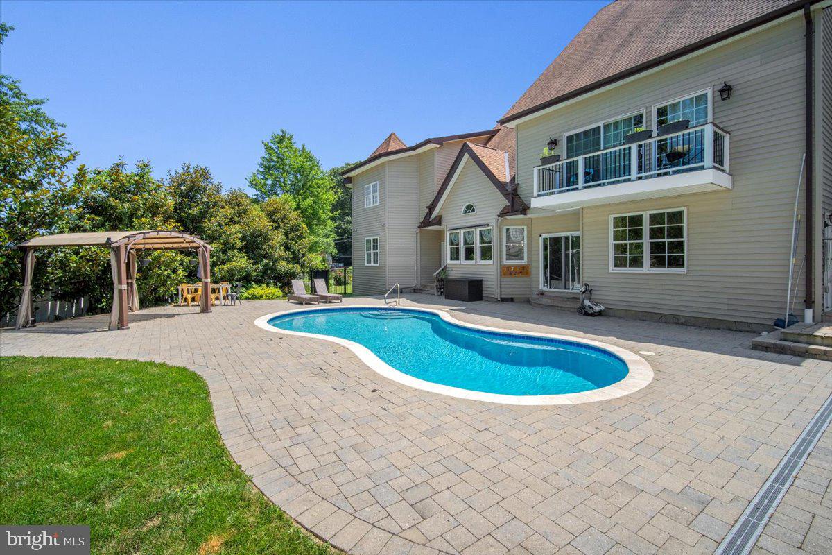 FAIR OAKS - Residential