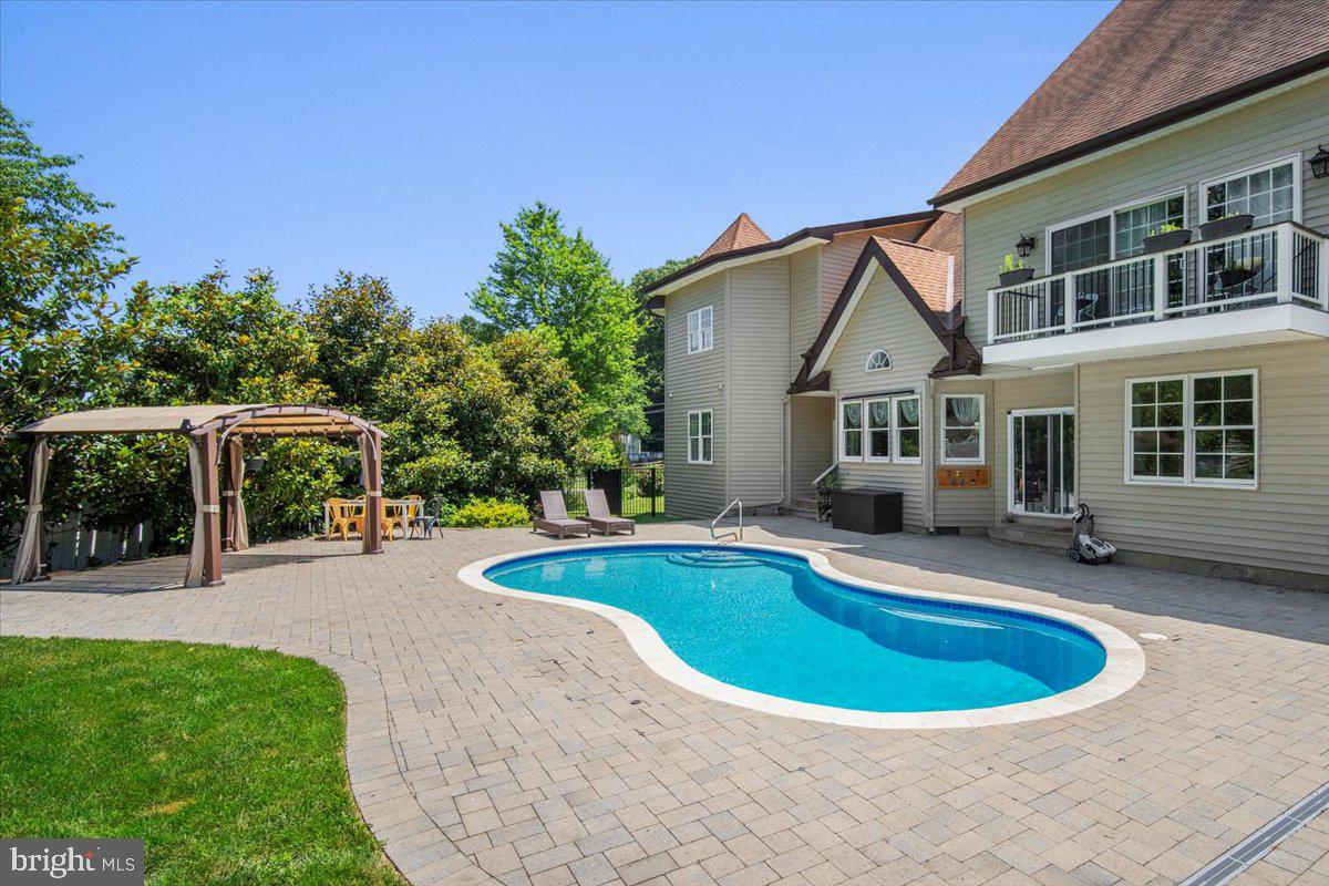 FAIR OAKS - Residential