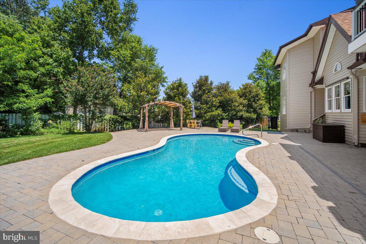 FAIR OAKS - Residential