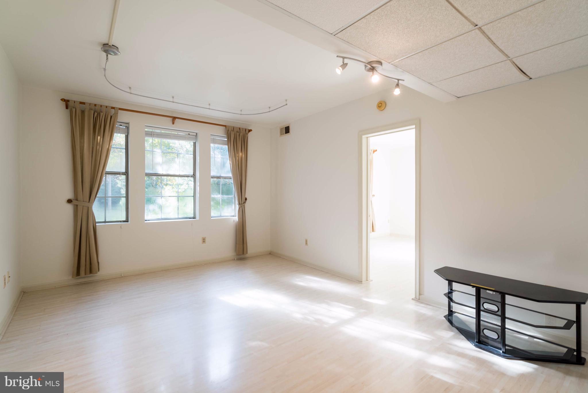 COLONIAL VILLAGE - Residential Lease