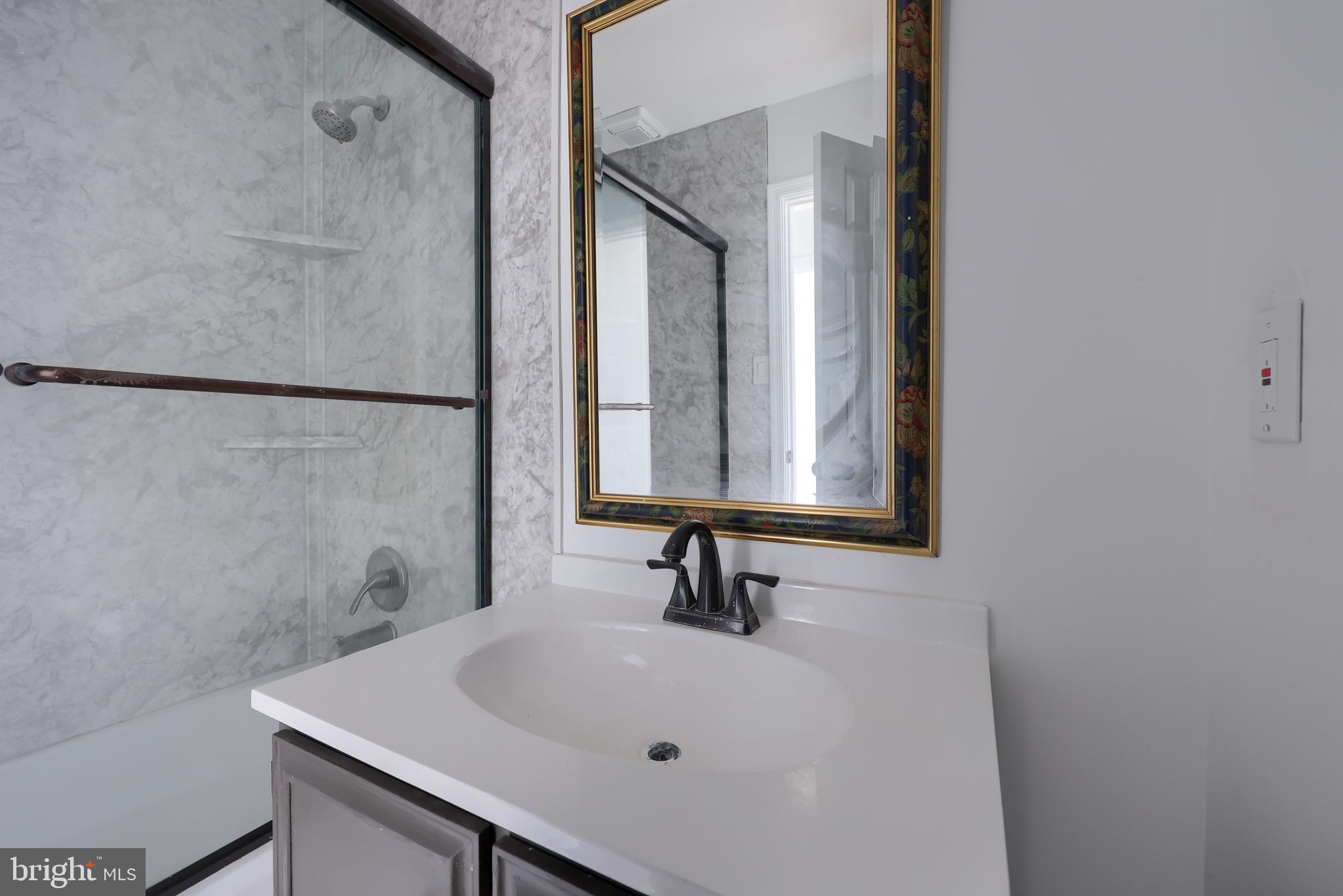 MANOR RIDGE - Residential