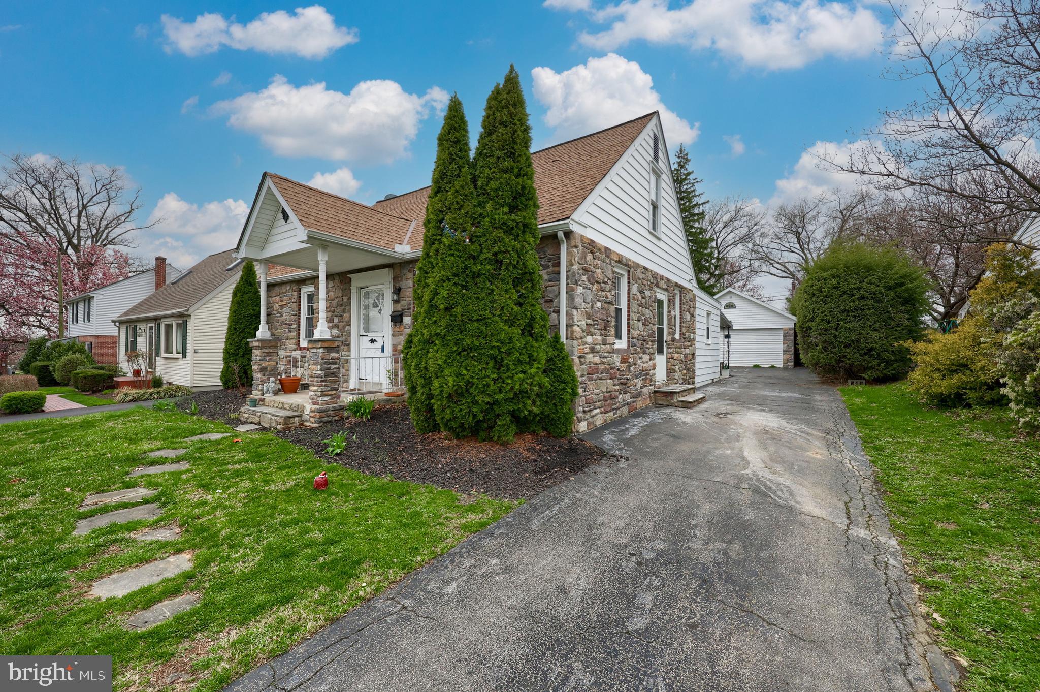 MANOR RIDGE - Residential