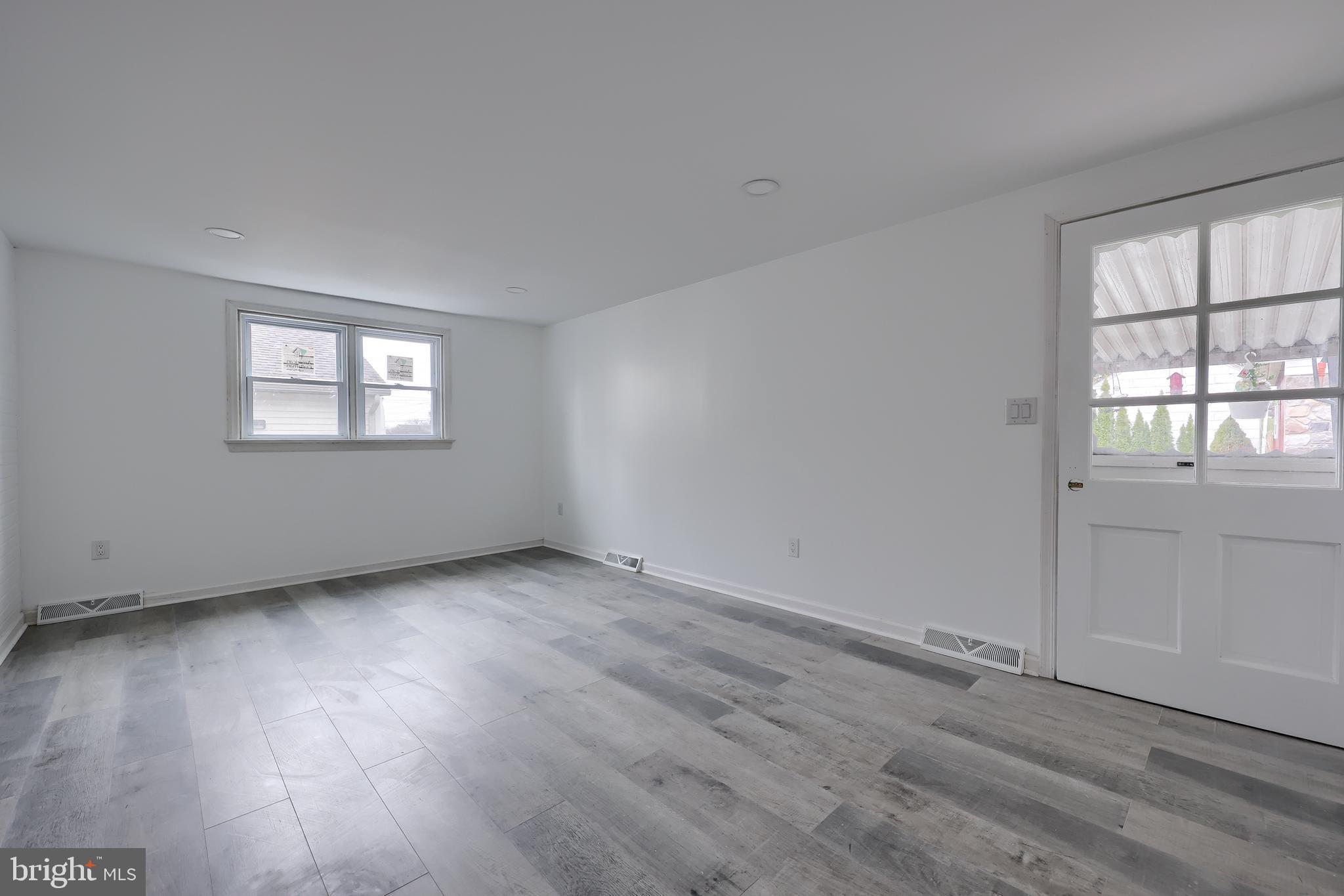 MANOR RIDGE - Residential