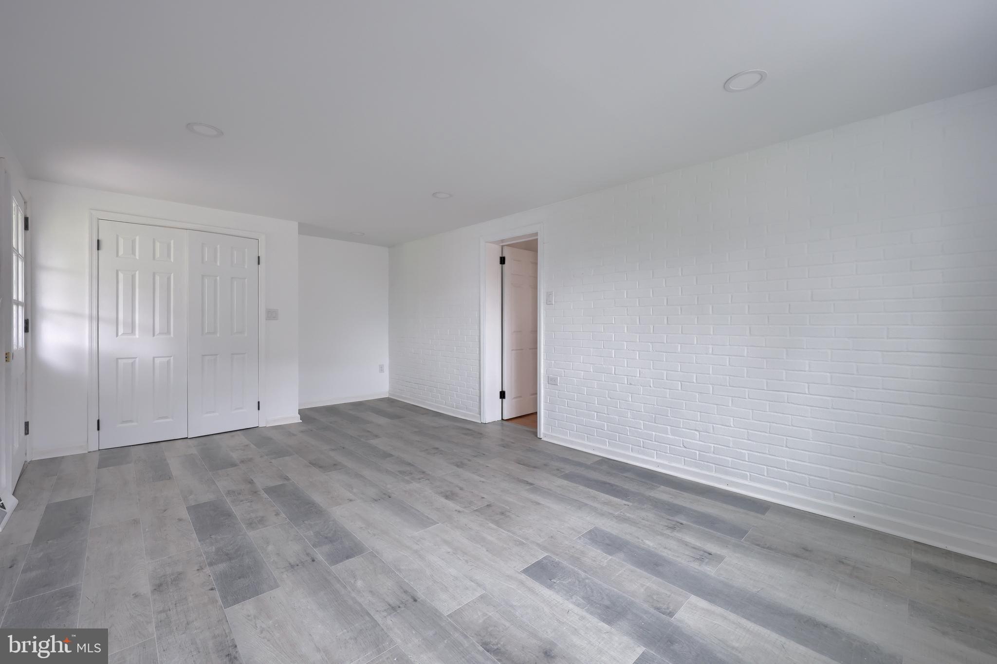 MANOR RIDGE - Residential