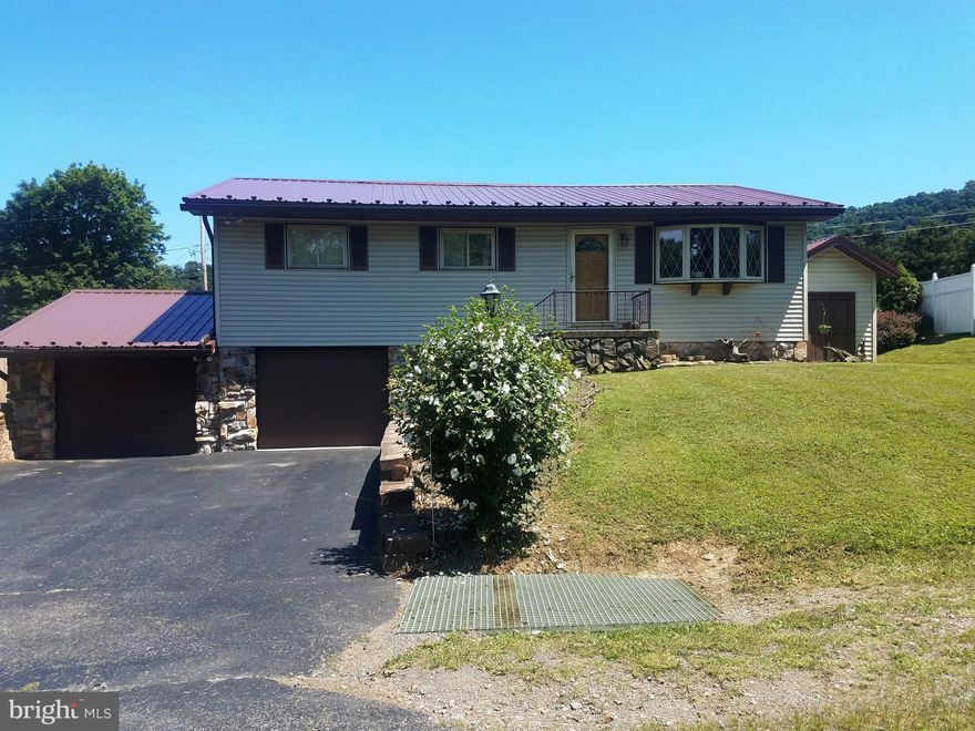 MOVE IN READY 3 BEDROOM HOME. UPGRADES IN PAST 2 YEARS INCLUDE CENTRAL AIR, NEW METAL ROOF, SOFITT,  FASCIA, SEAMLESS GUTTERS, CARPET, PAINT THRU OUT, LARGE DECK, AND WATER SOFTNER SYSTEM WITH REVERSE OSMOSIS FOR DRINKING WATER.  YOU WILL LOVE THE SIZE OF THE DECK PERFECT FOR FAMILY GATHERINGS AND BAR B QUES. FAMILY ROOM, LAUNDRY, AND ROOM FOR DEN OR CRAFT ROOM WITH TONS OF SHELVES IN BASEMENT.