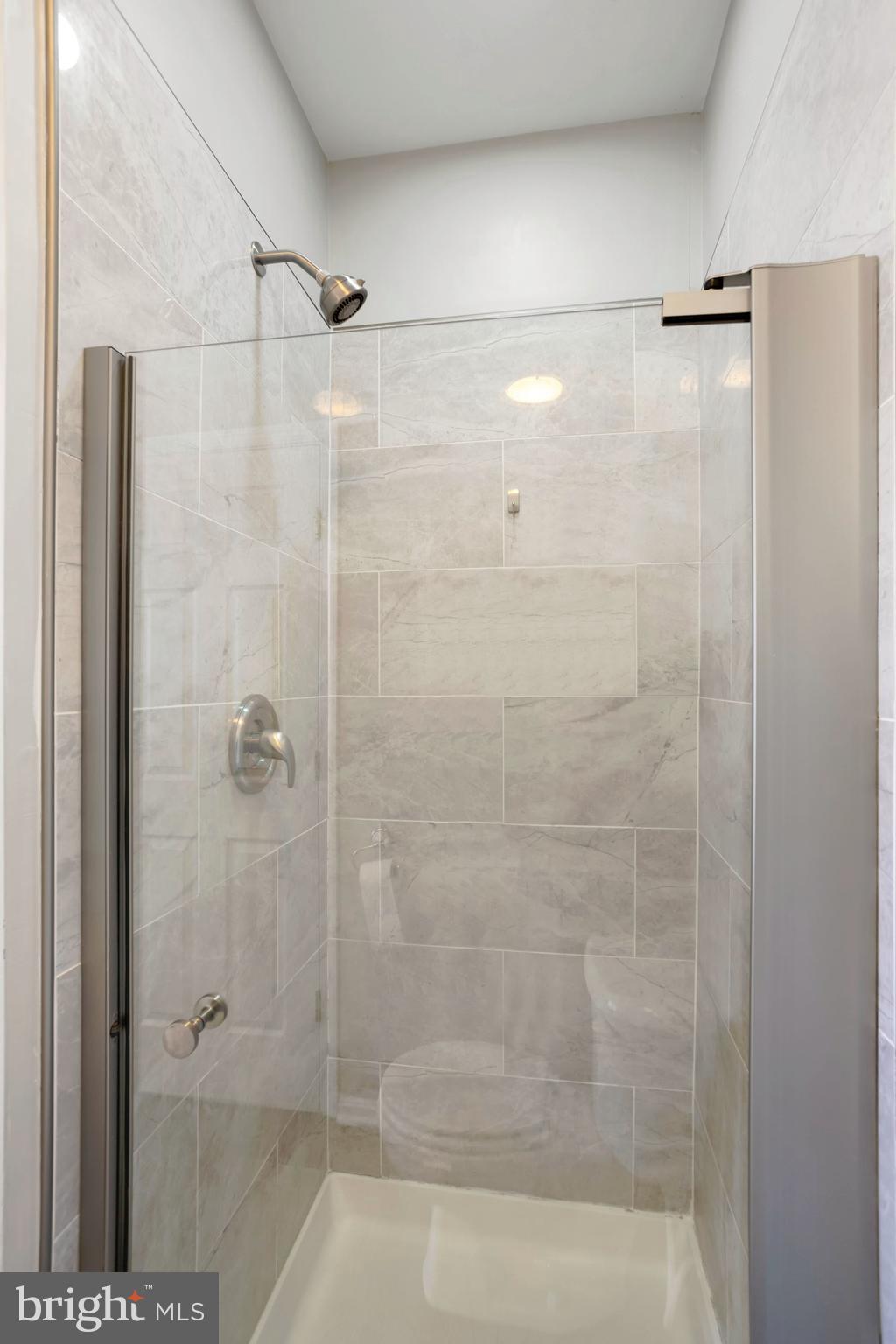 GREAT FALLS CHASE - Residential Lease