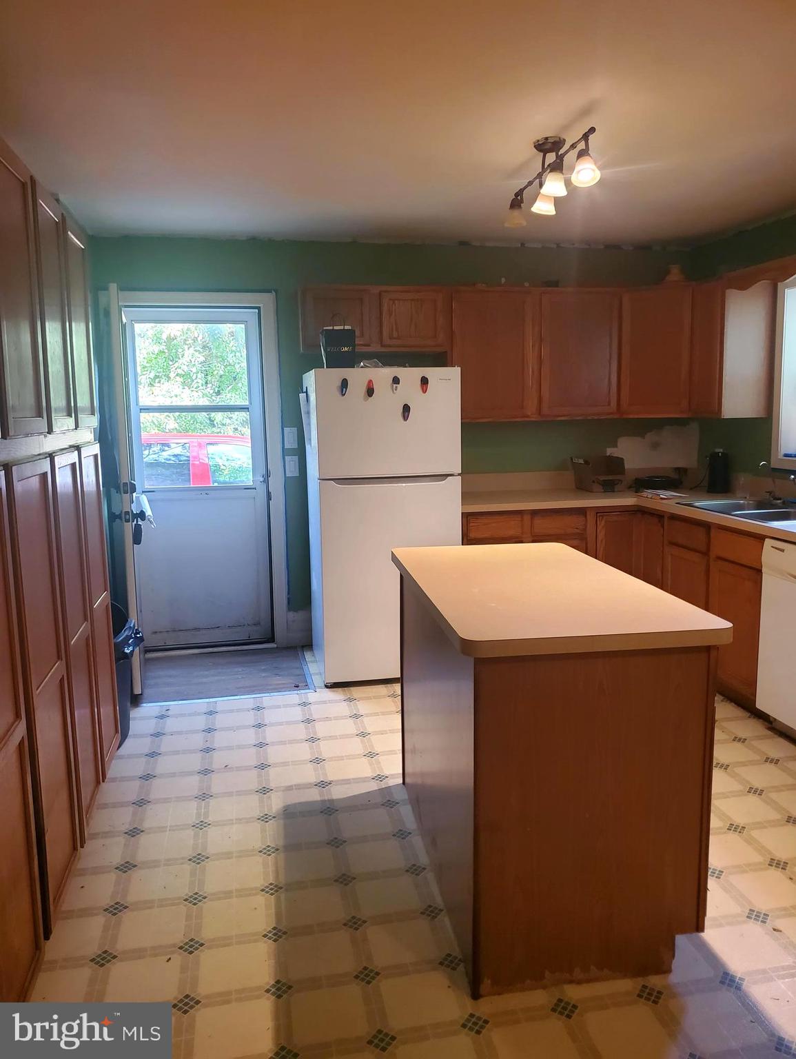 86 WHITETAIL LANE