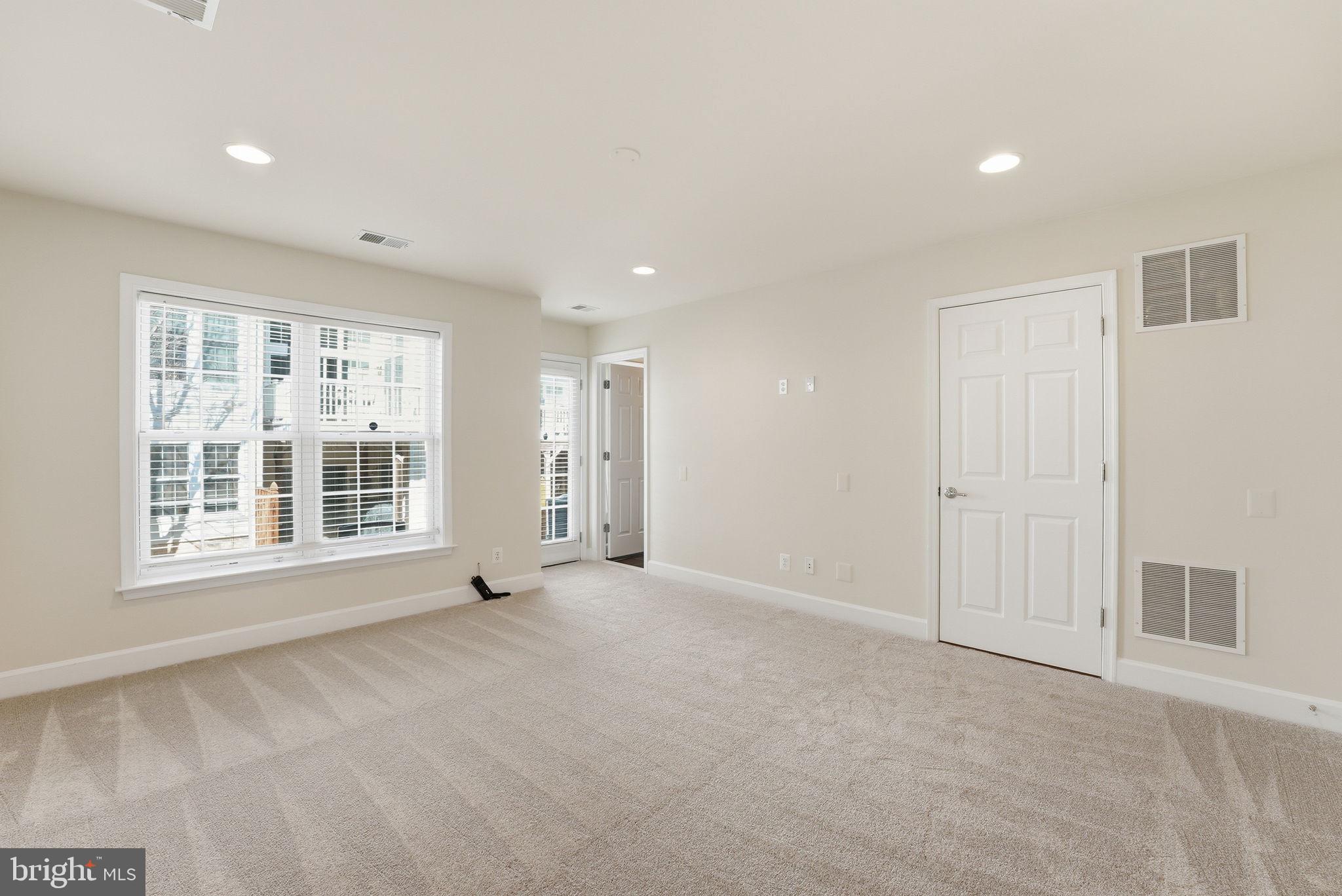 POTOMAC CLUB - Residential