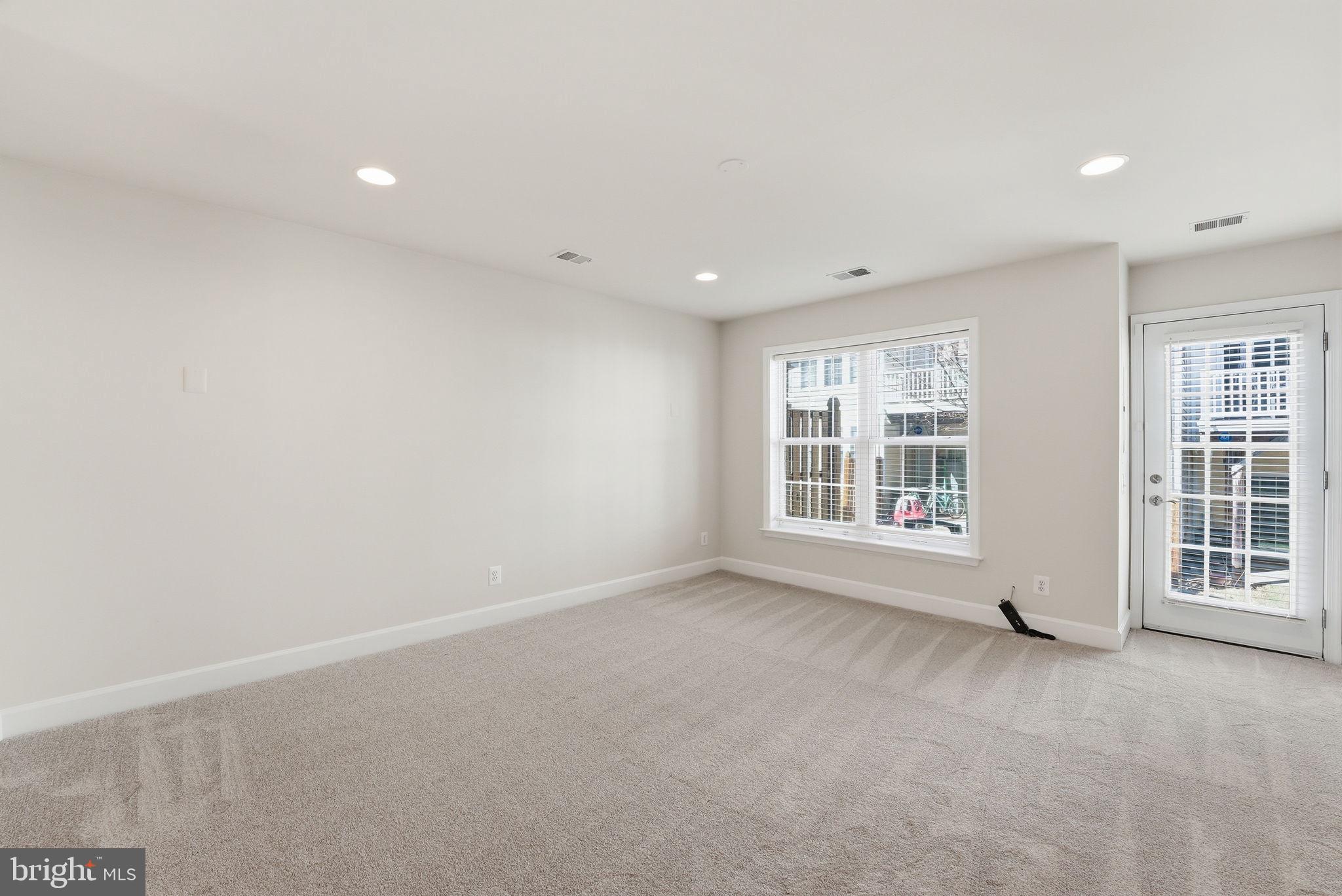 POTOMAC CLUB - Residential