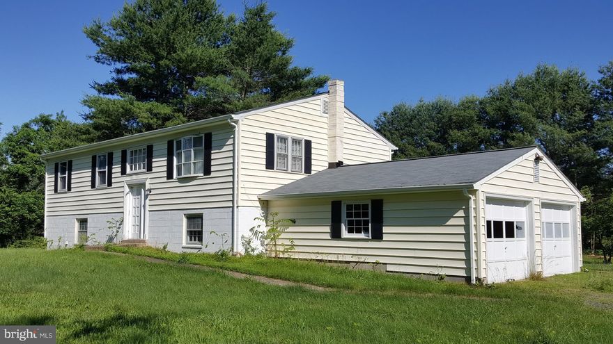 4 Bdrm, 2.5 Bath Split Foyer with nice yard in private, country setting. Original hardwood floors, rear deck, attached 2 car garage. Large unfinished utility room with hook-up for W/D. Only minutes to Rt. 15, I-66 & Rt. 29. Pets considered case-by-case with pet deposit & additional monthly pet rent.