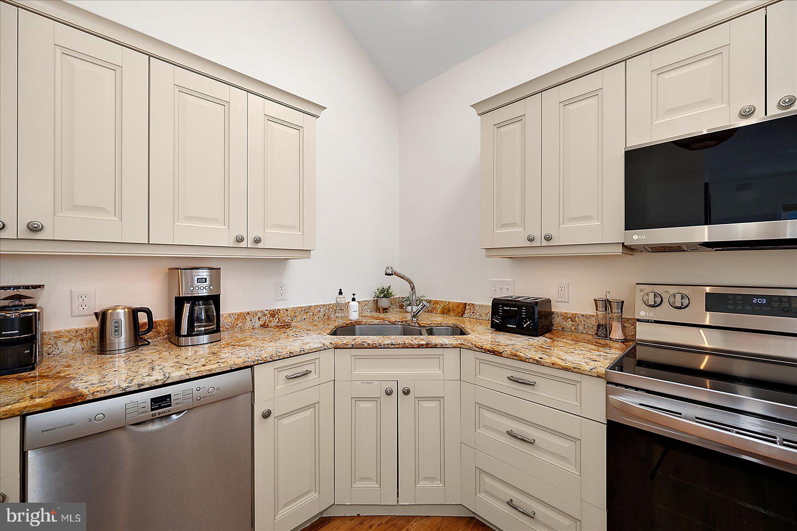 MONTEGO BAY - Residential