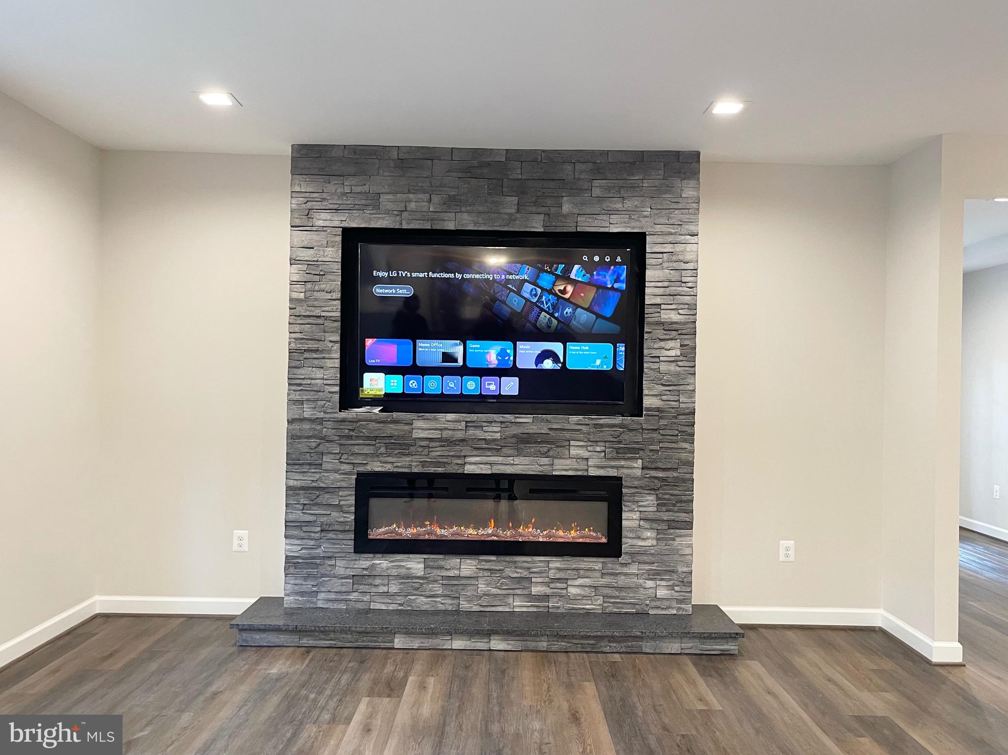 LAKE OF THE WOODS - Residential Lease