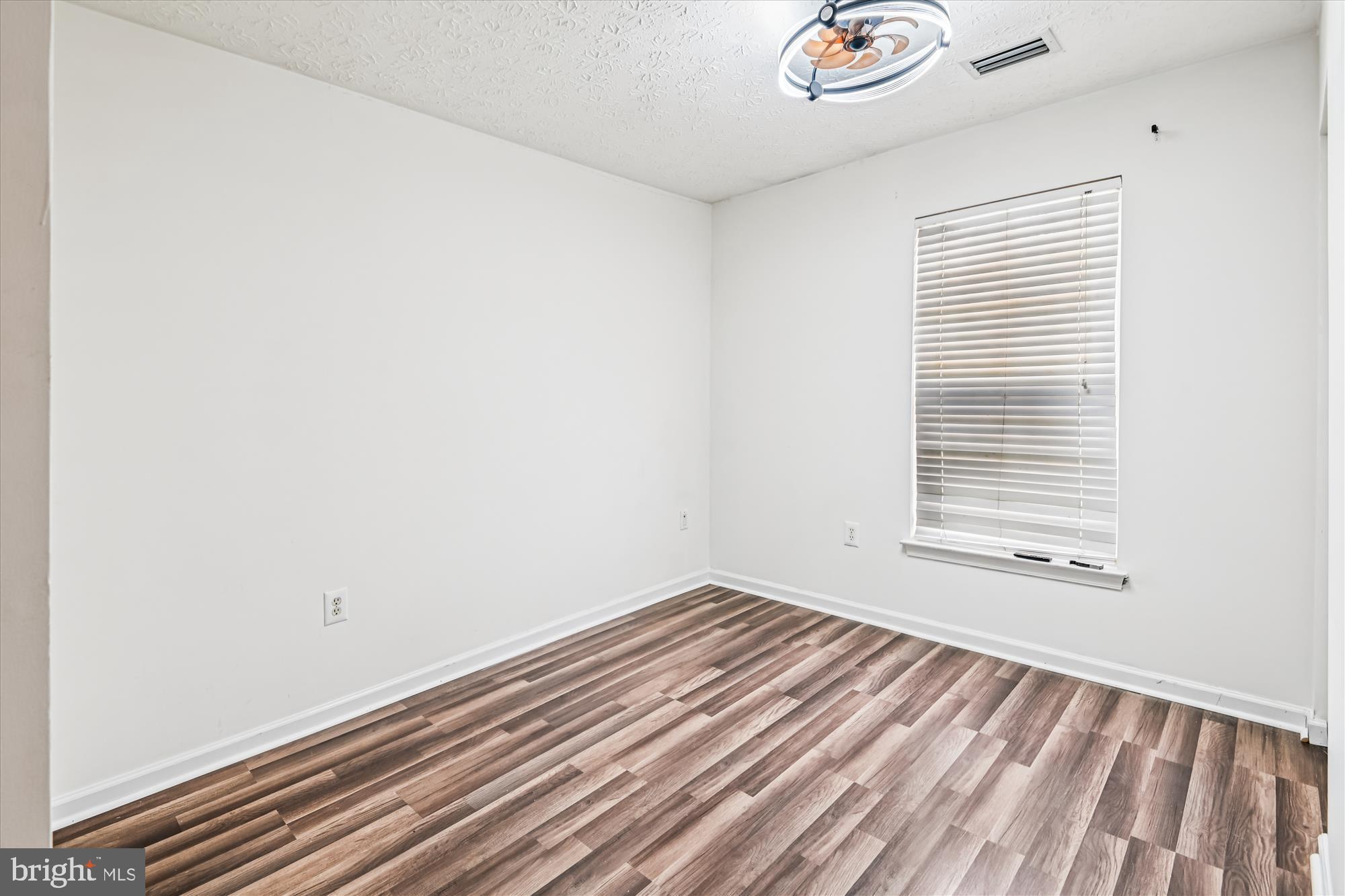 CARRIAGE PINES/LAKE VILL - Residential