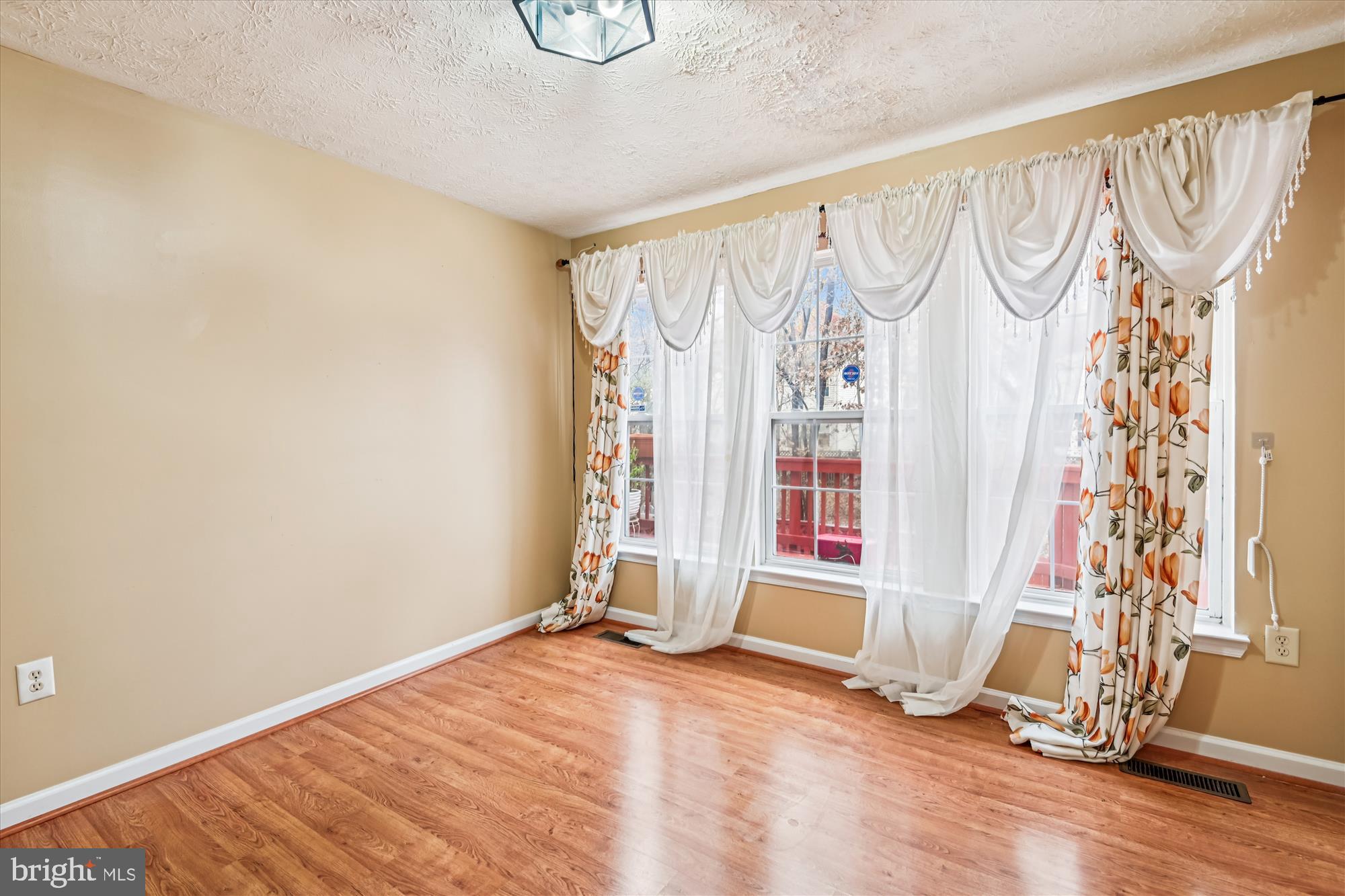 CARRIAGE PINES/LAKE VILL - Residential