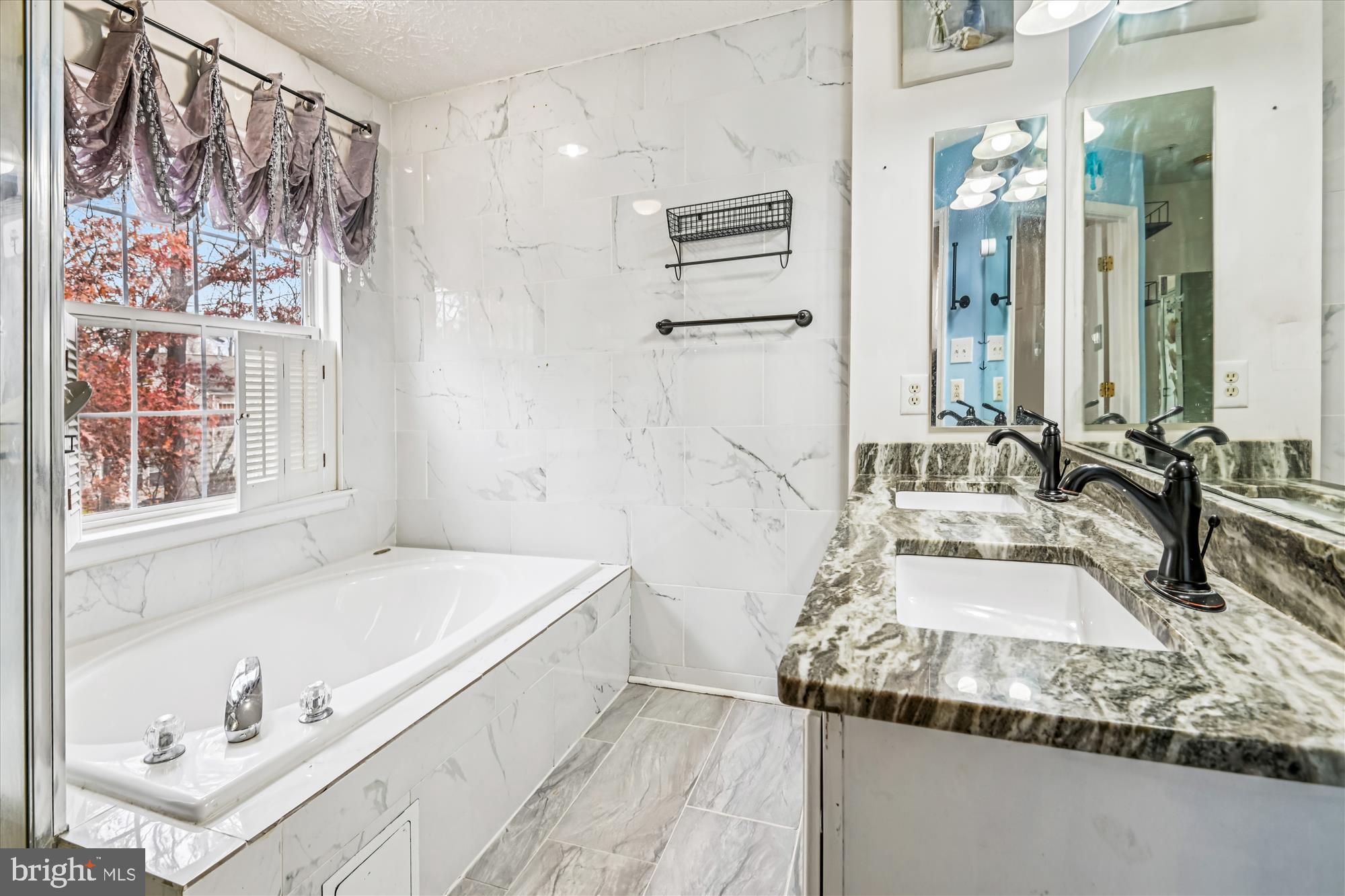 CARRIAGE PINES/LAKE VILL - Residential