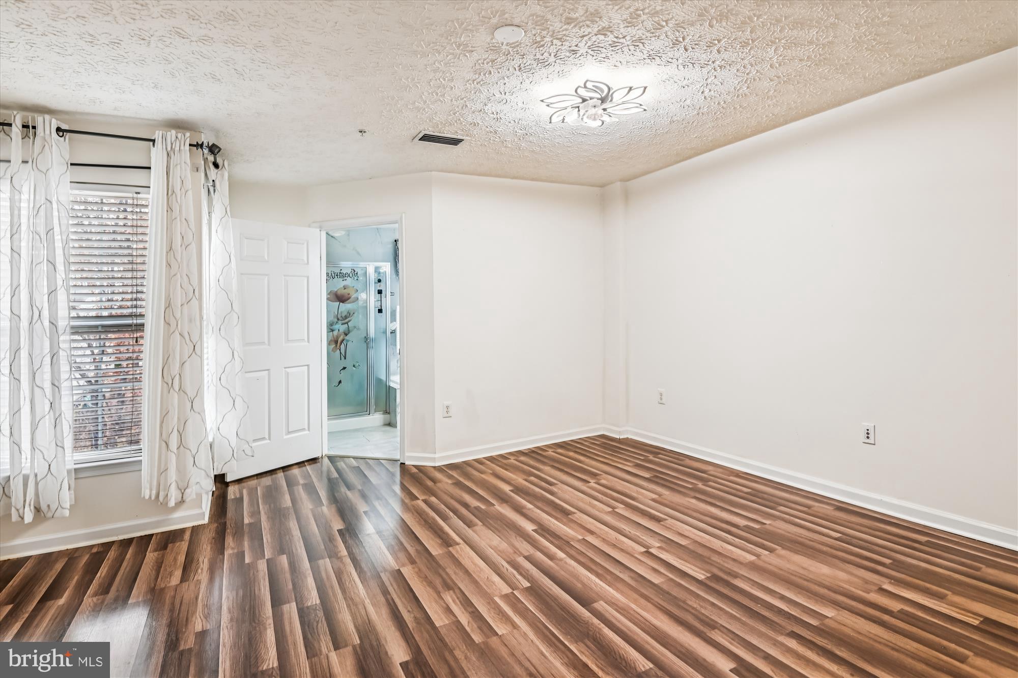 CARRIAGE PINES/LAKE VILL - Residential