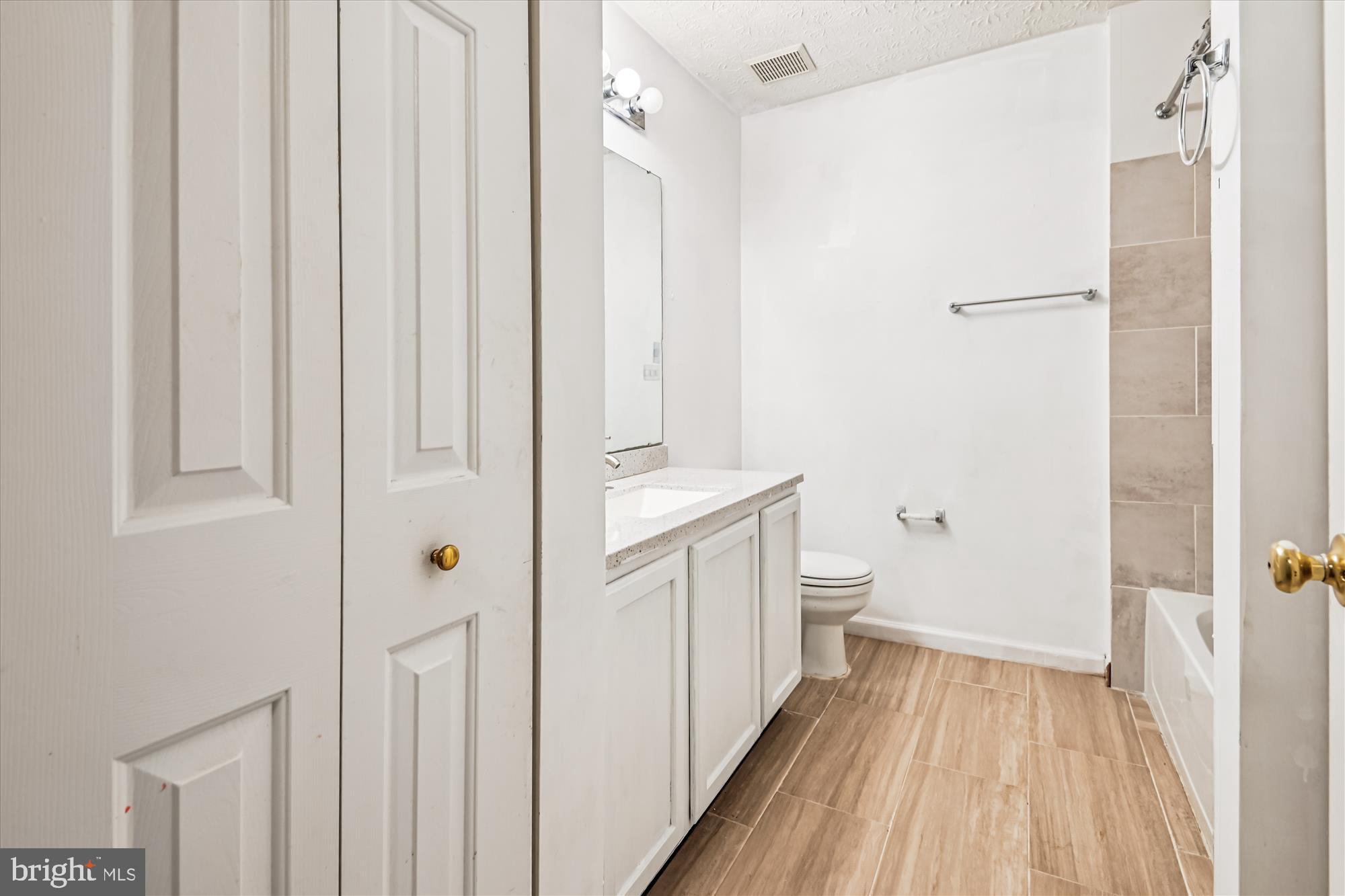 CARRIAGE PINES/LAKE VILL - Residential