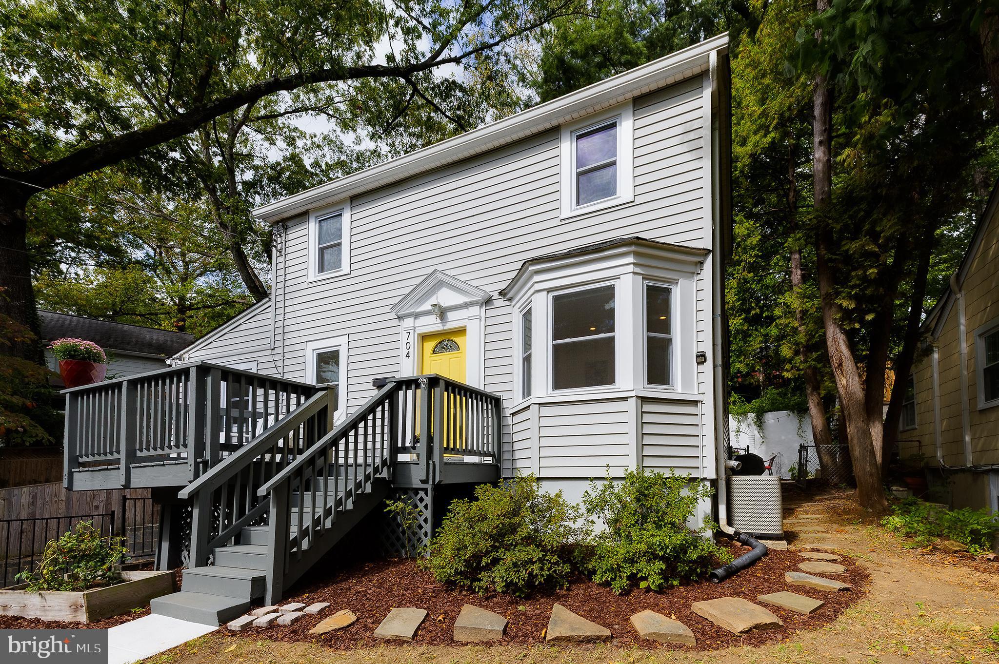 704 MAPLEWOOD AVENUE