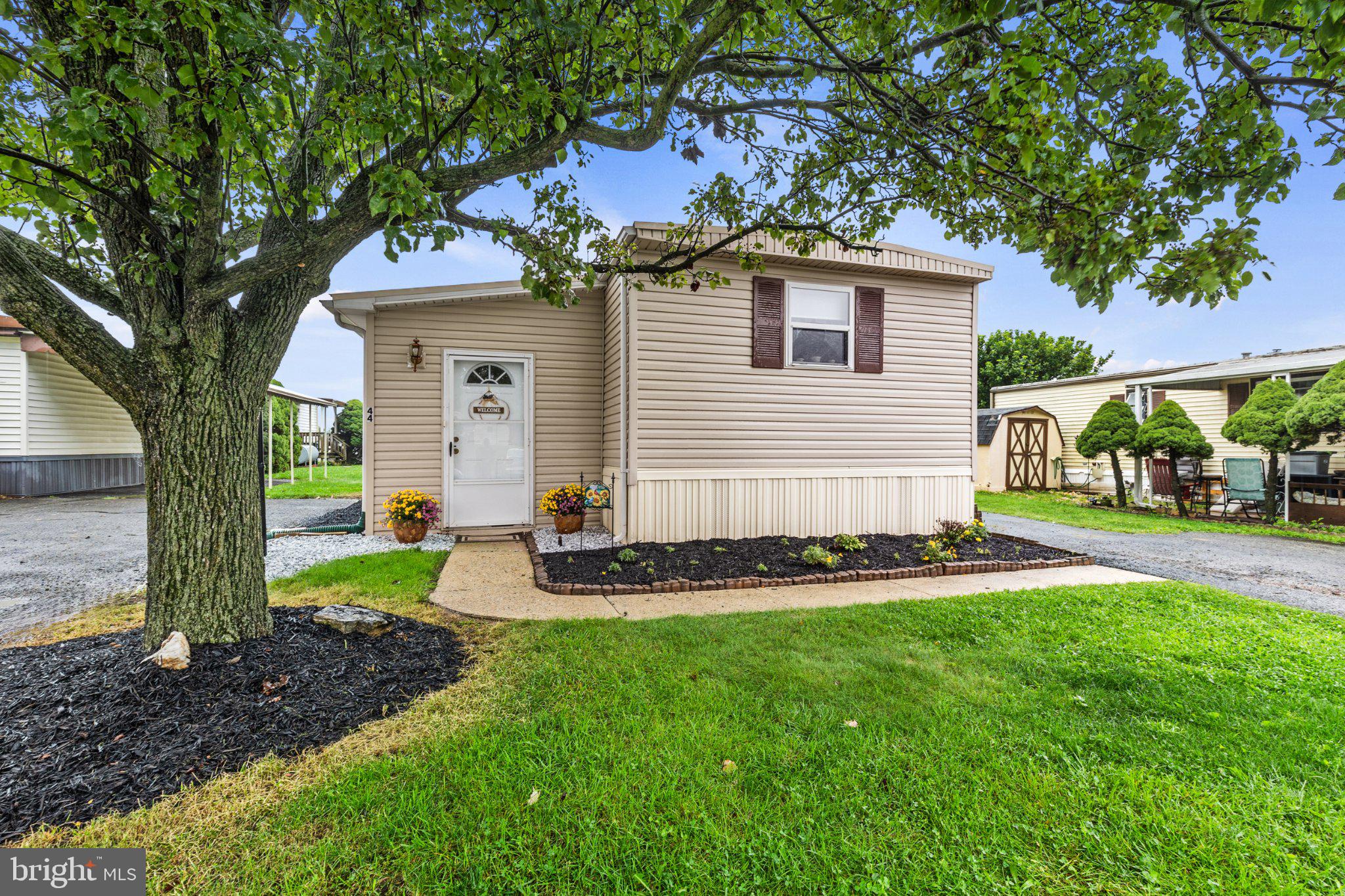 44 RIDGEWOOD MANOR