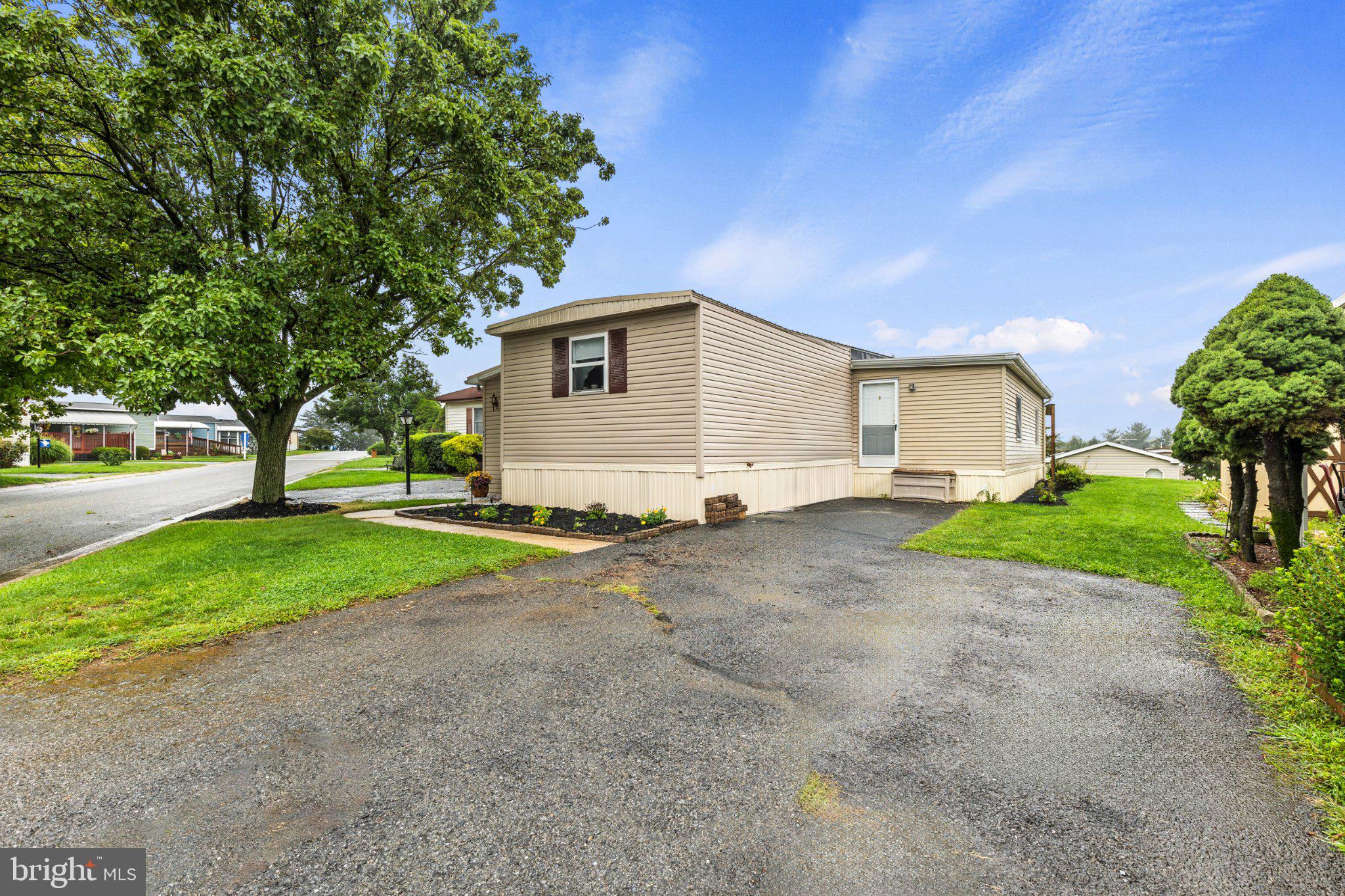 44 RIDGEWOOD MANOR